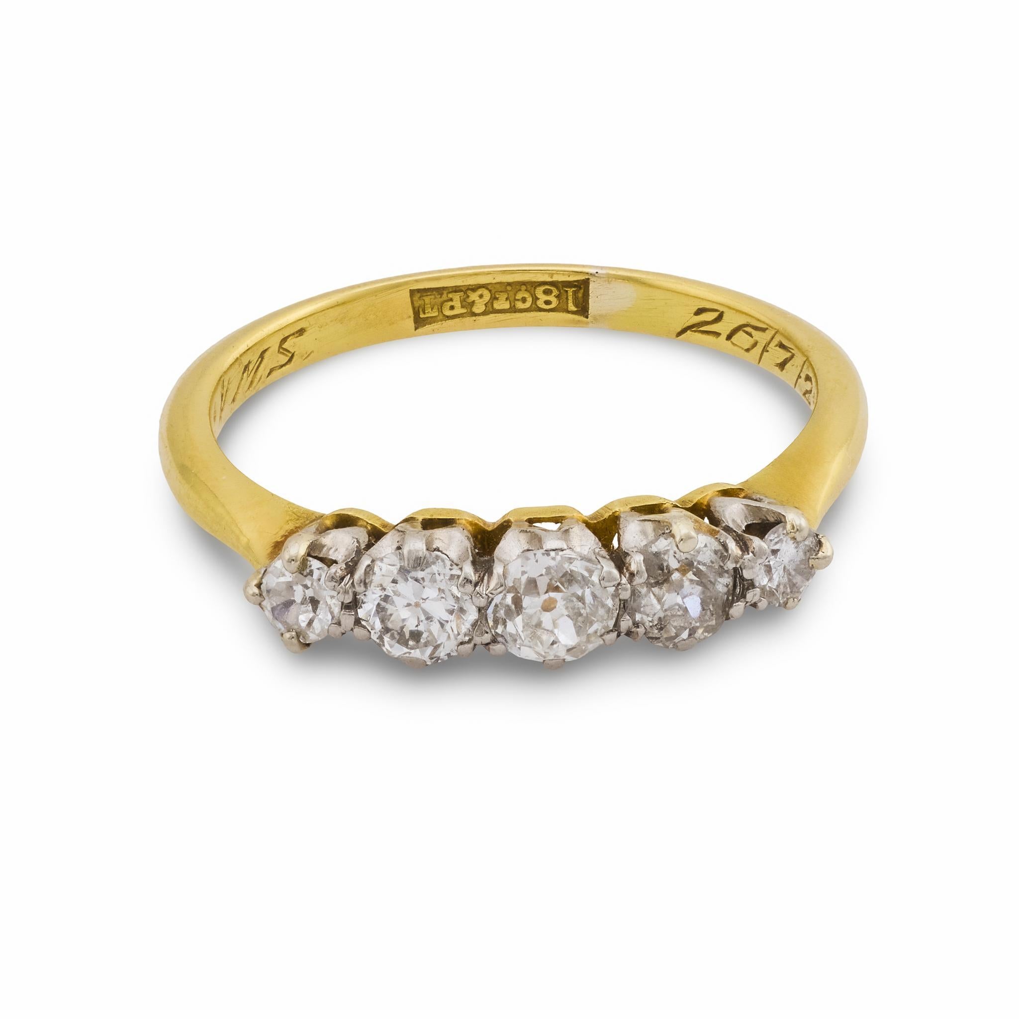 Bague victorienne anglaise en or jaune 18k et platine avec 5 pierres et diamants Pour femmes en vente
