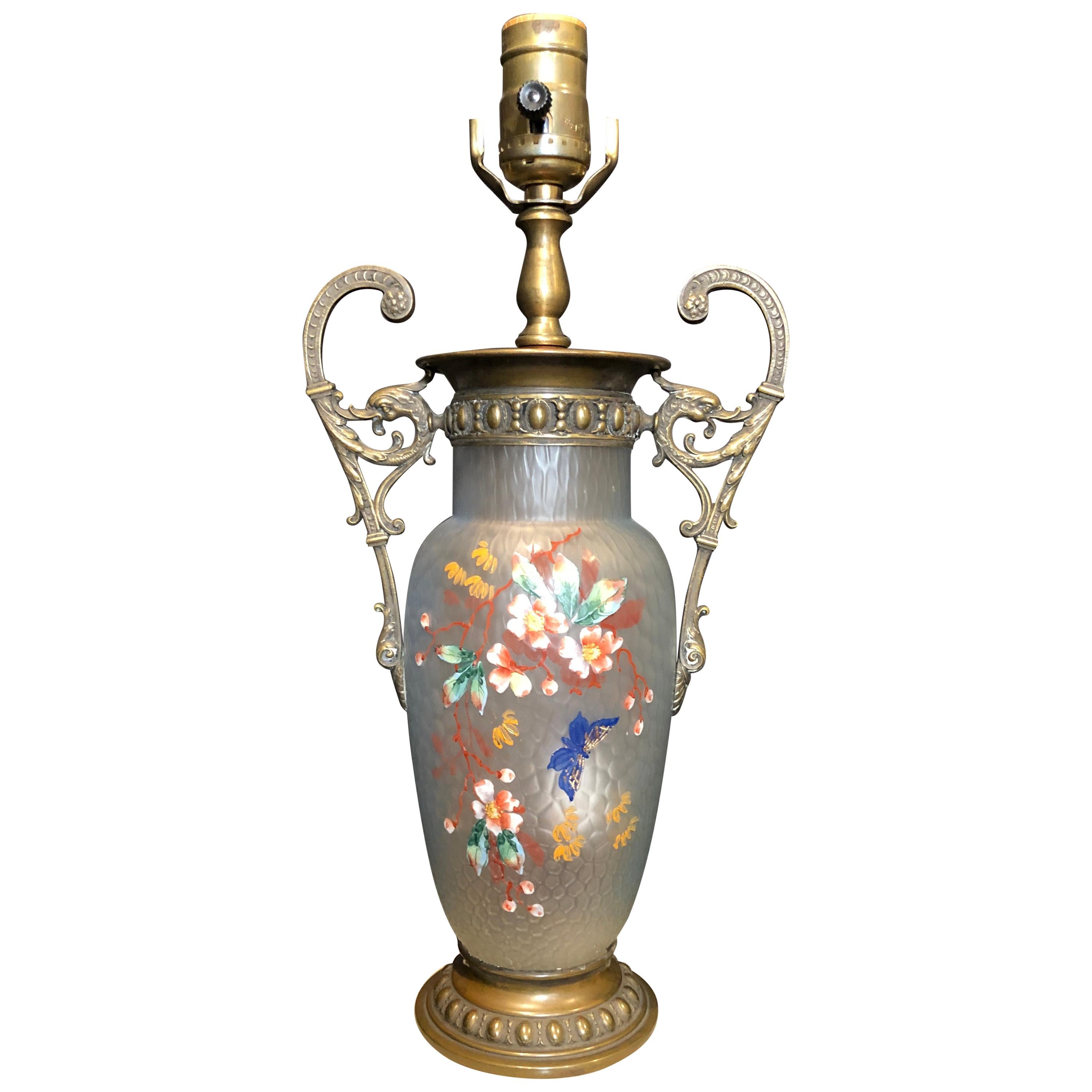 Vase en verre émaillé monté sur bronze de style victorien anglais en tant que lampe