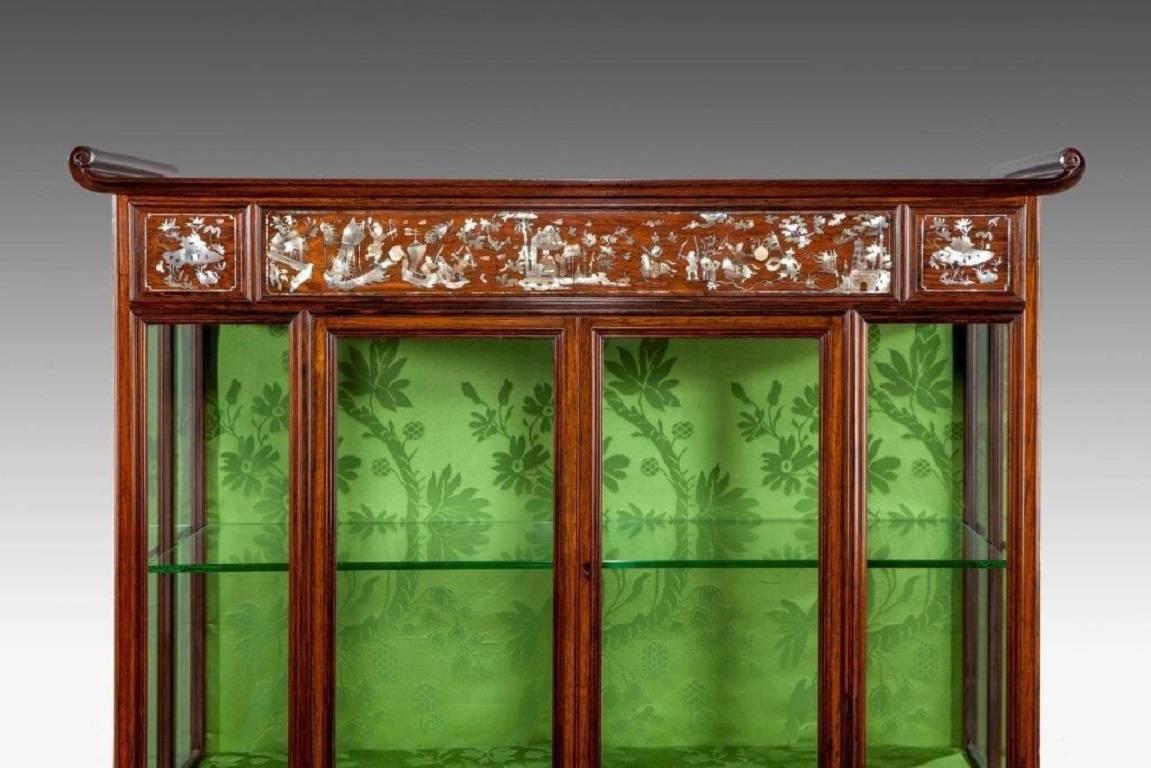 English Victorian Exhibition Quality Cabinet in the Orientalist Style In Good Condition For Sale In Lymington, Hampshire