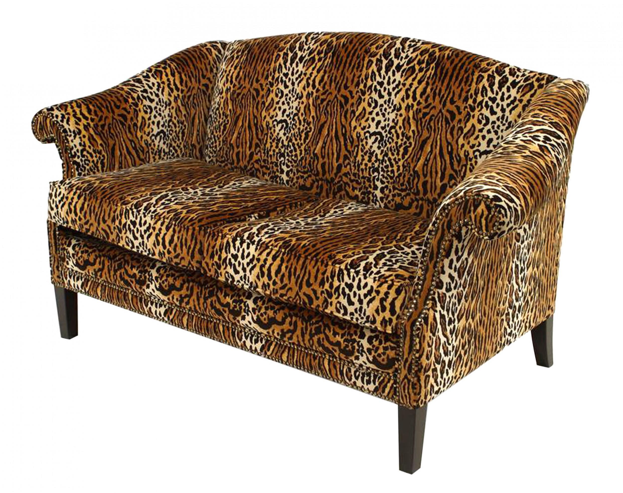 Victorien Loveseat anglais victorien en velours faux léopard en vente
