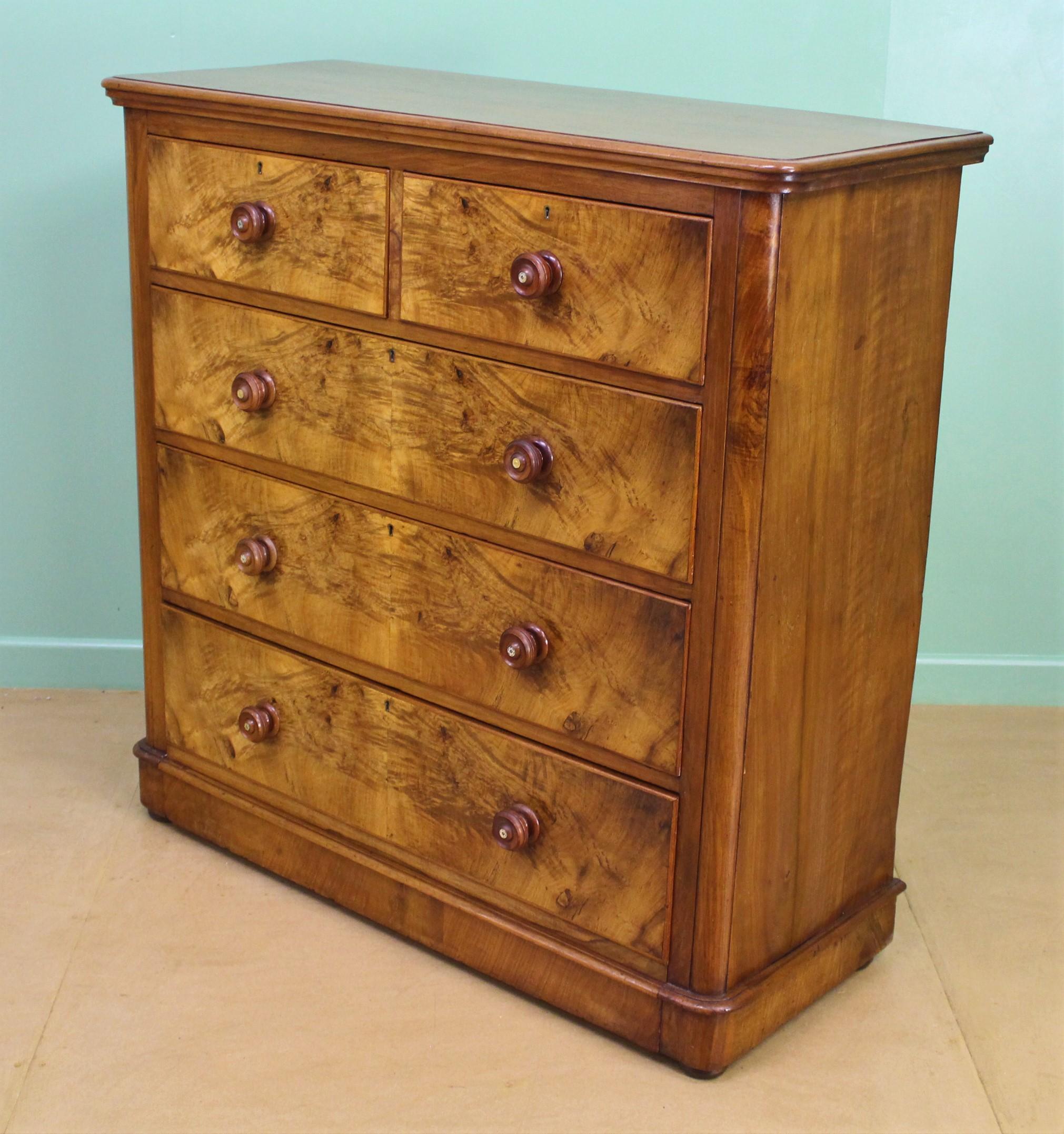 English Victorian Figured Walnut Chest of Drawers For Sale 3