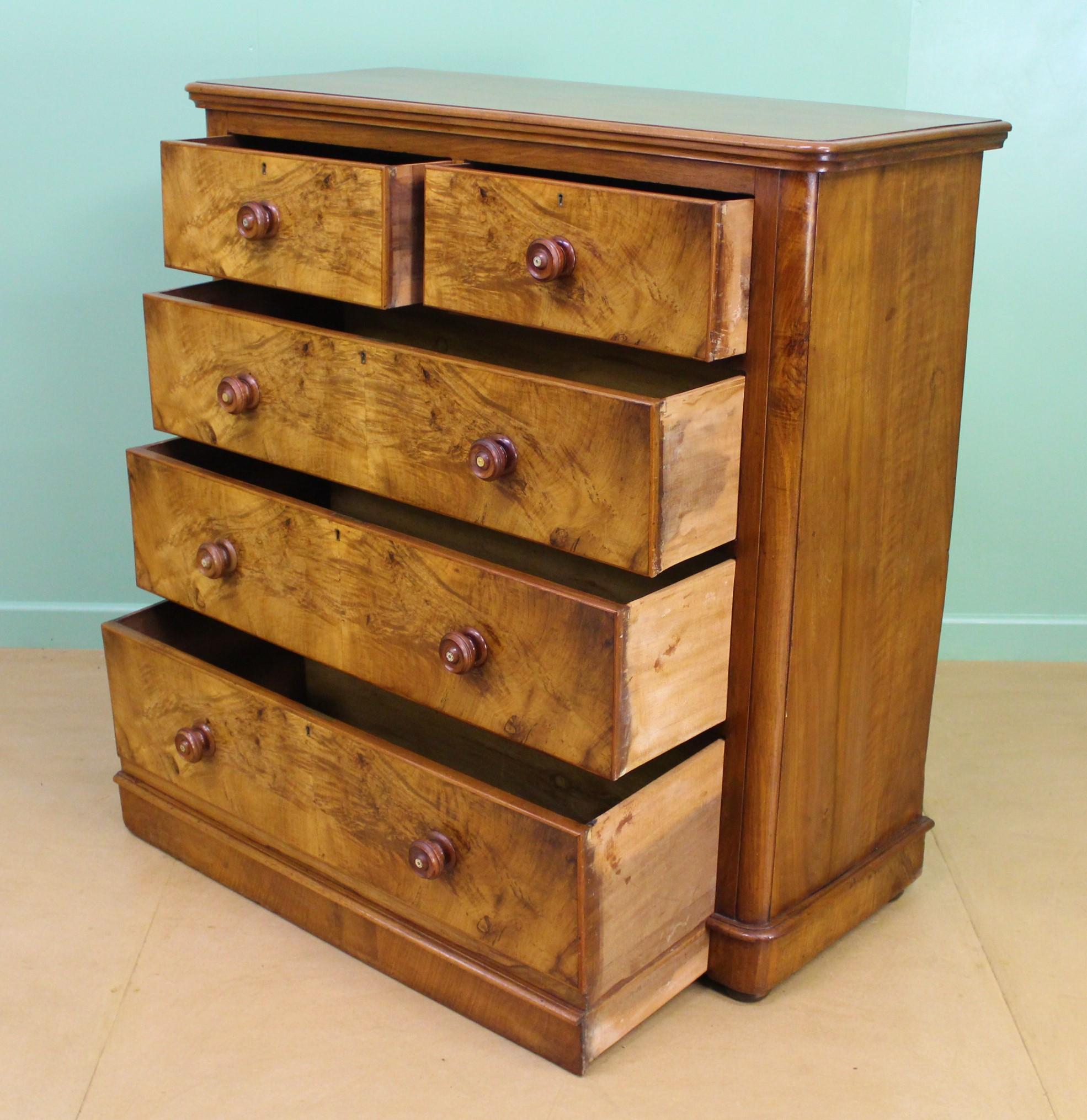 English Victorian Figured Walnut Chest of Drawers For Sale 5