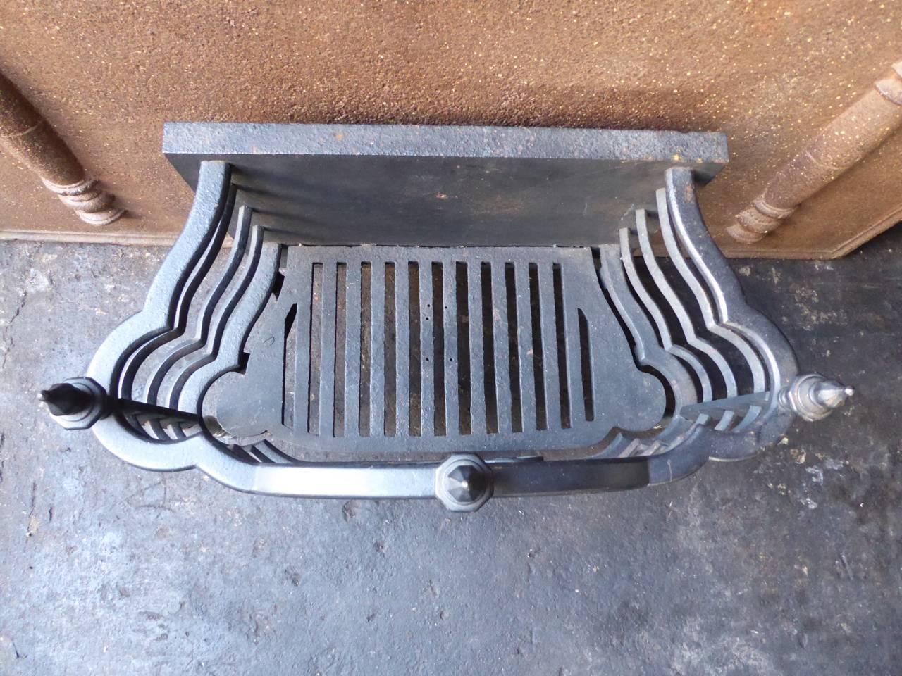 English Victorian Fireplace Grate or Fire Basket 1