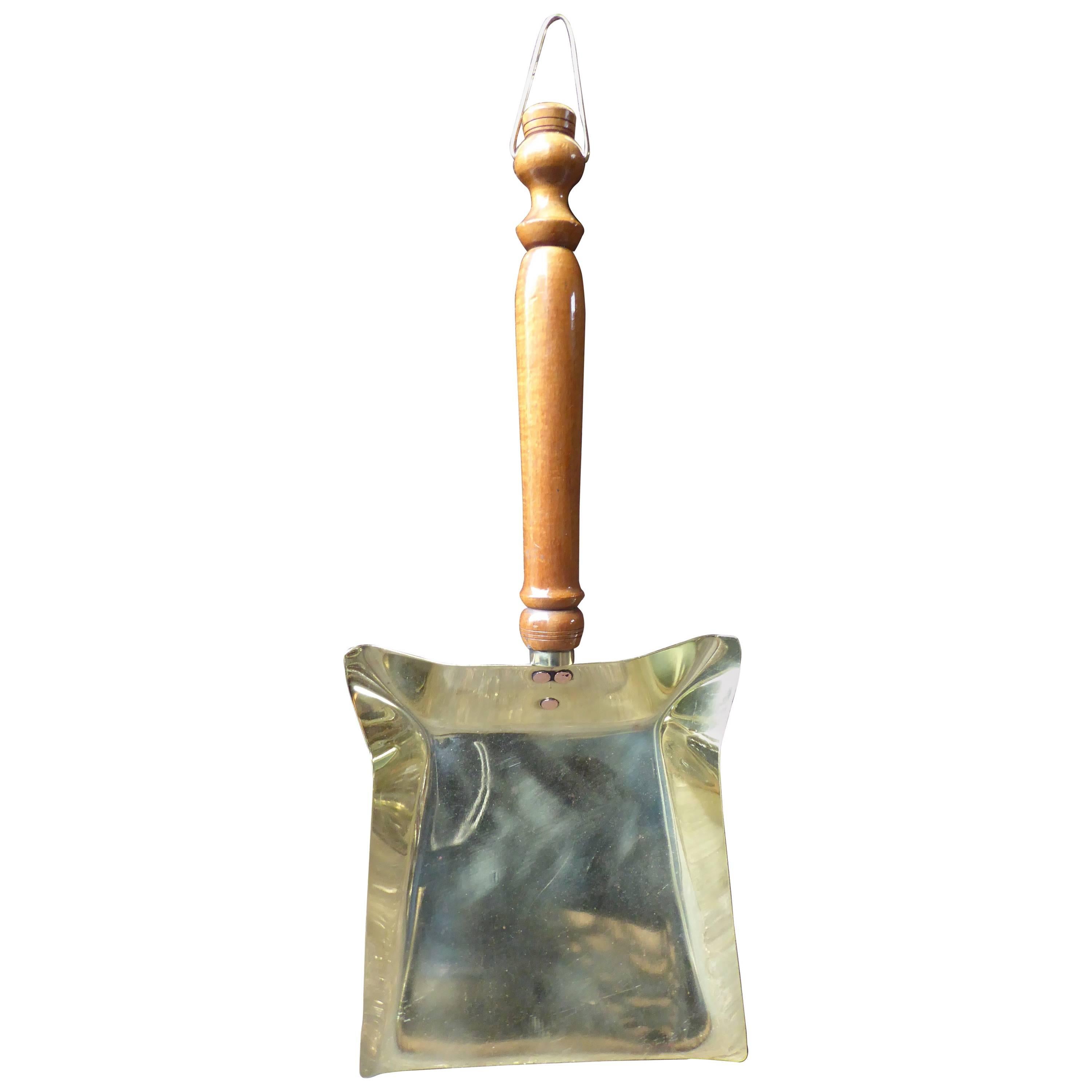 19th Century English Victorian Fireplace Shovel or Fire Shovel For Sale