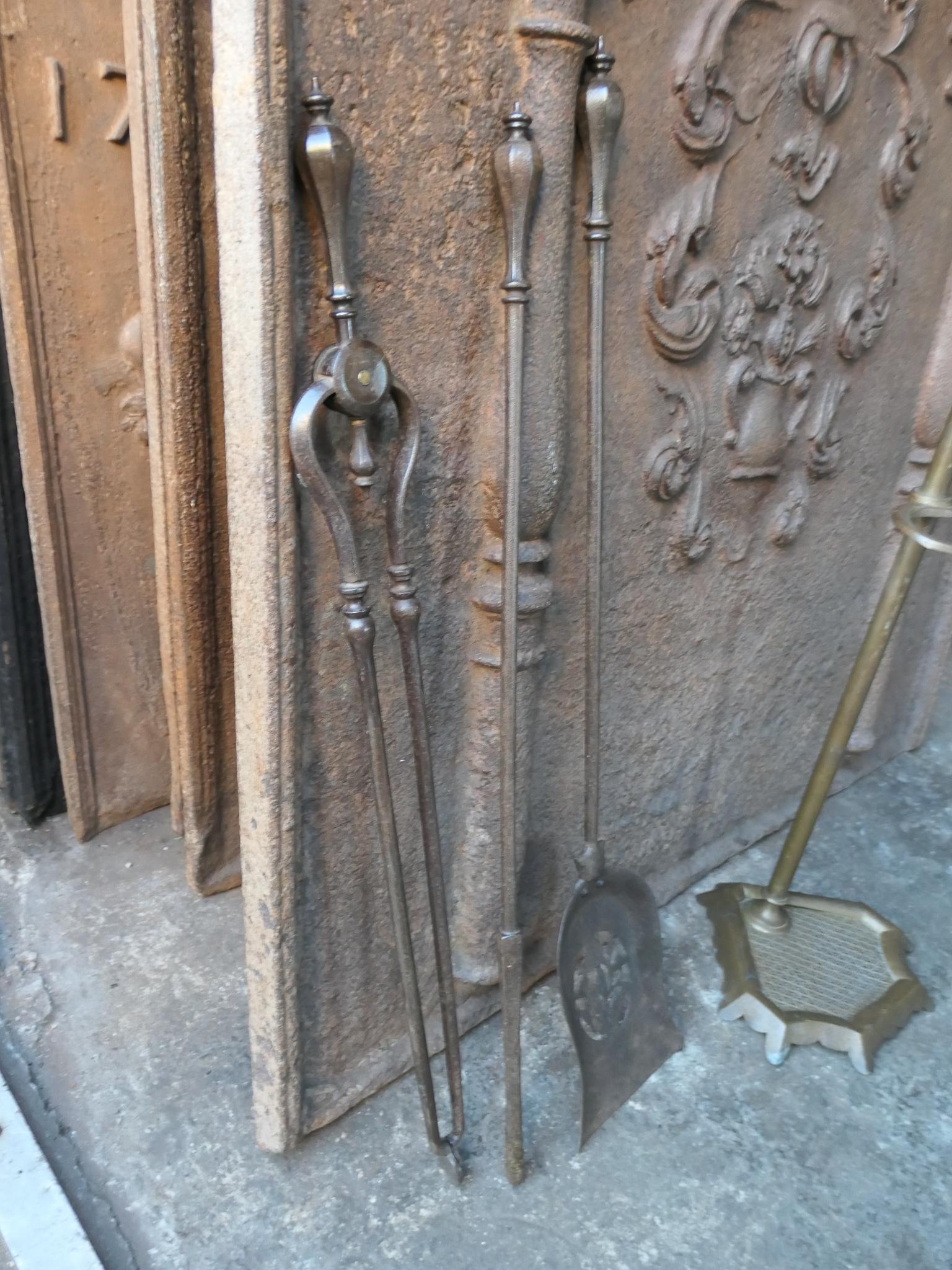 English Victorian Fireplace Tools, 19th C For Sale 6