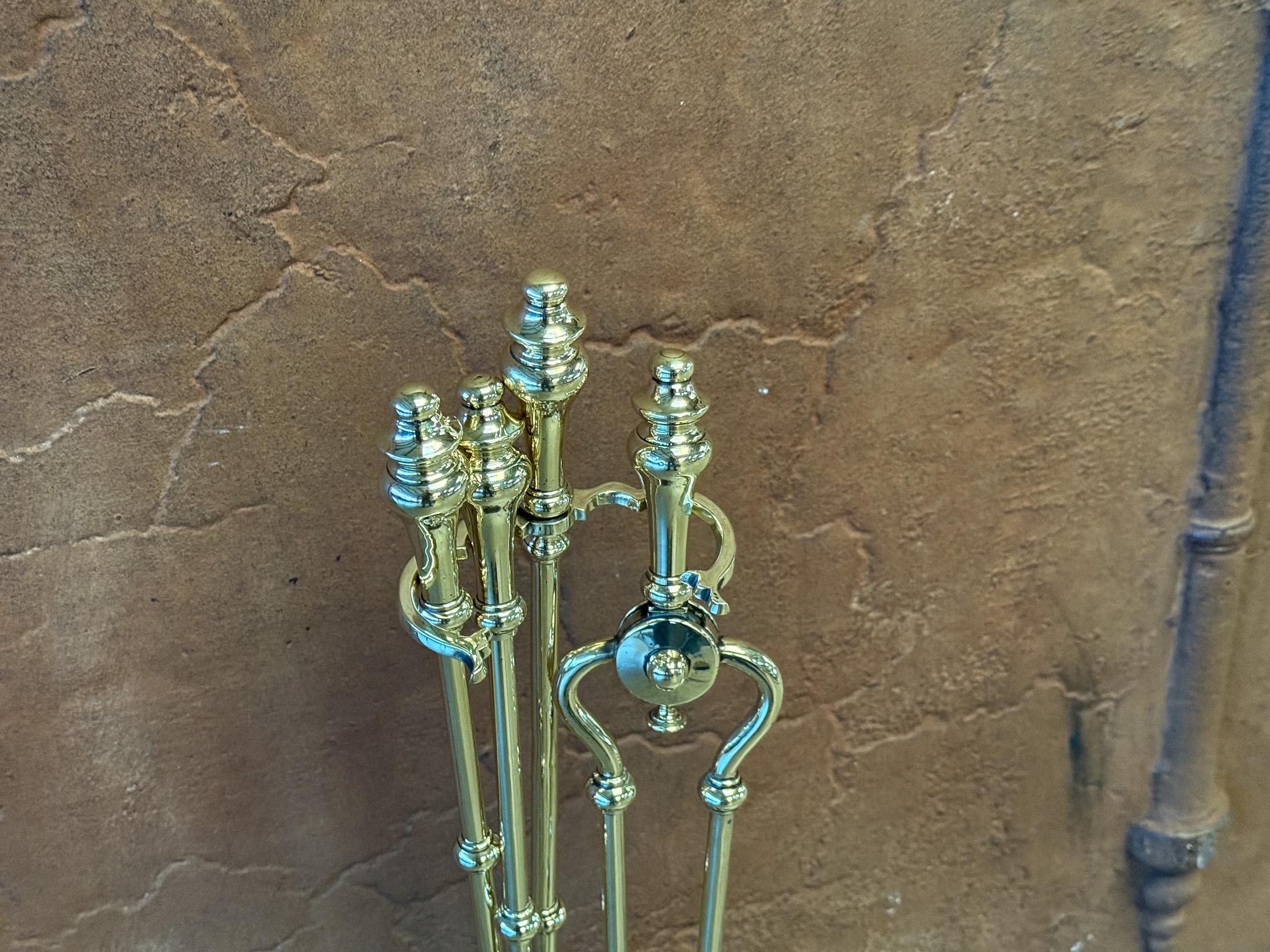 Ottone Set di attrezzi per caminetto vittoriano inglese, XIX secolo in vendita