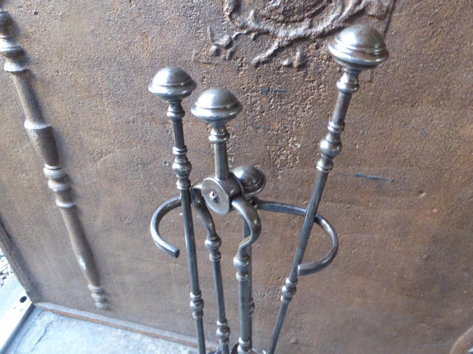 English Victorian Fireplace Tools or Fire Tools, 19th Century In Good Condition In Amerongen, NL