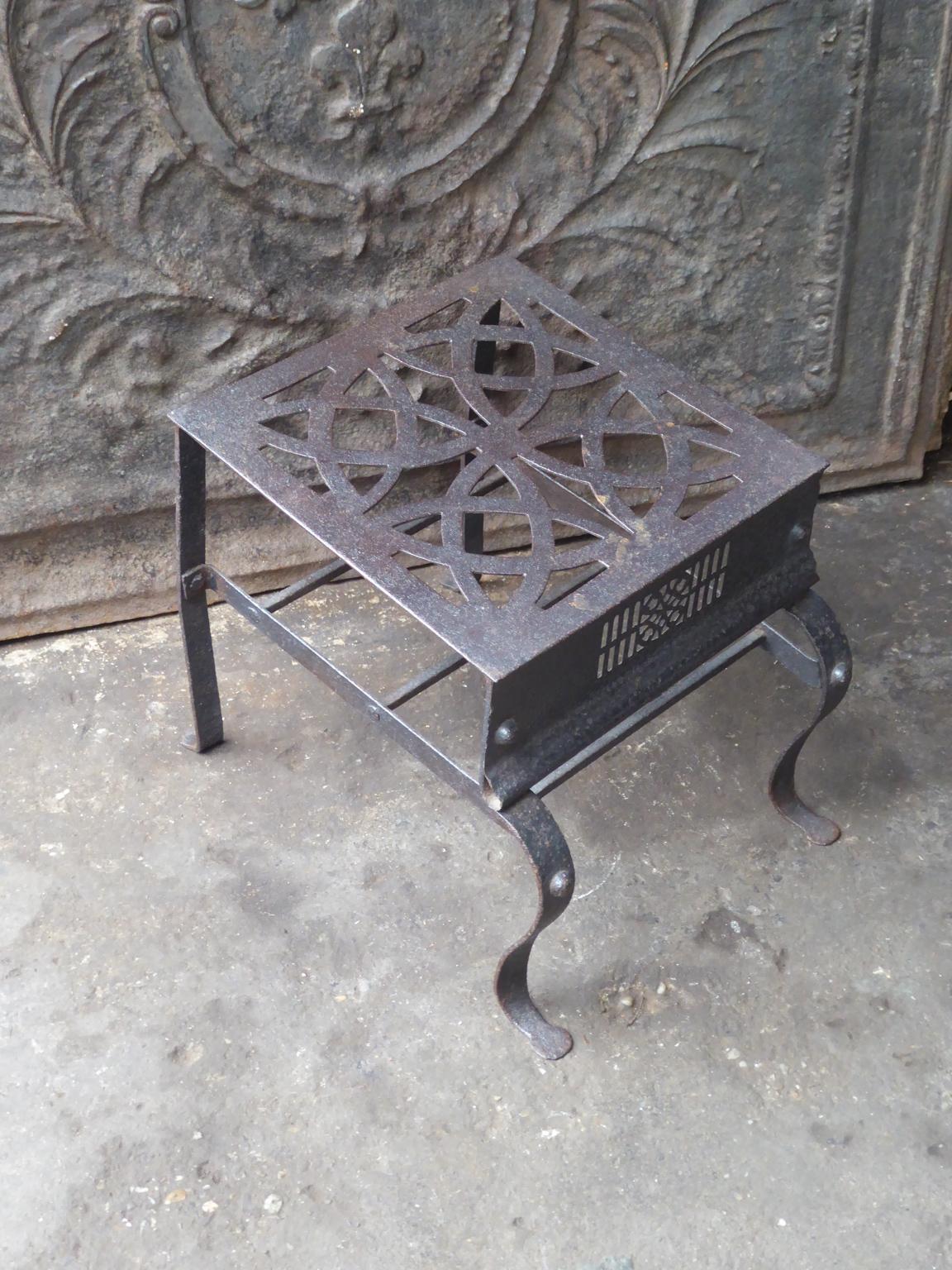 English Victorian Footman Trivet, 19th Century In Good Condition In Soest, NL