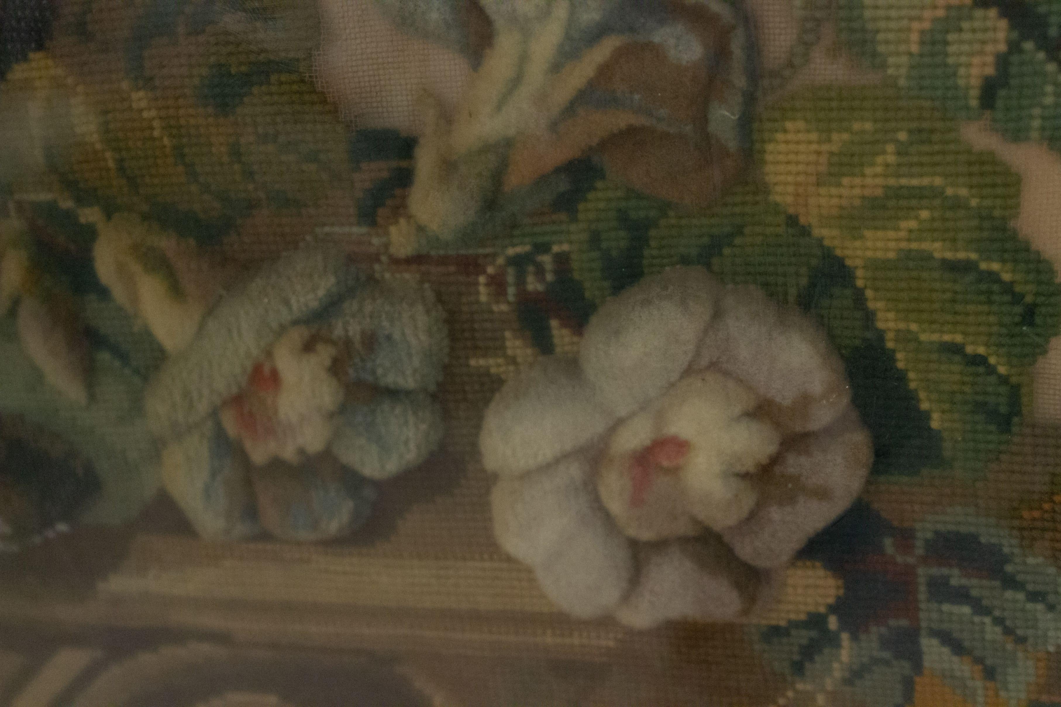 Englische englische viktorianische gerahmte florale Perlen- und Wollstickerei (Britisch) im Angebot