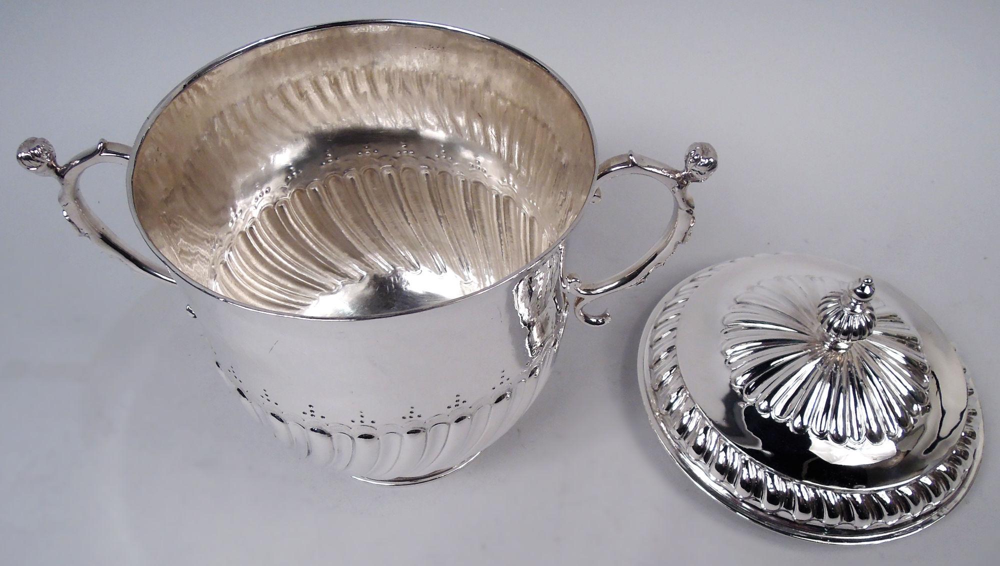 Georgiano Urna coperta d'argento inglese vittoriana georgiana classica Britannia, 1894 in vendita