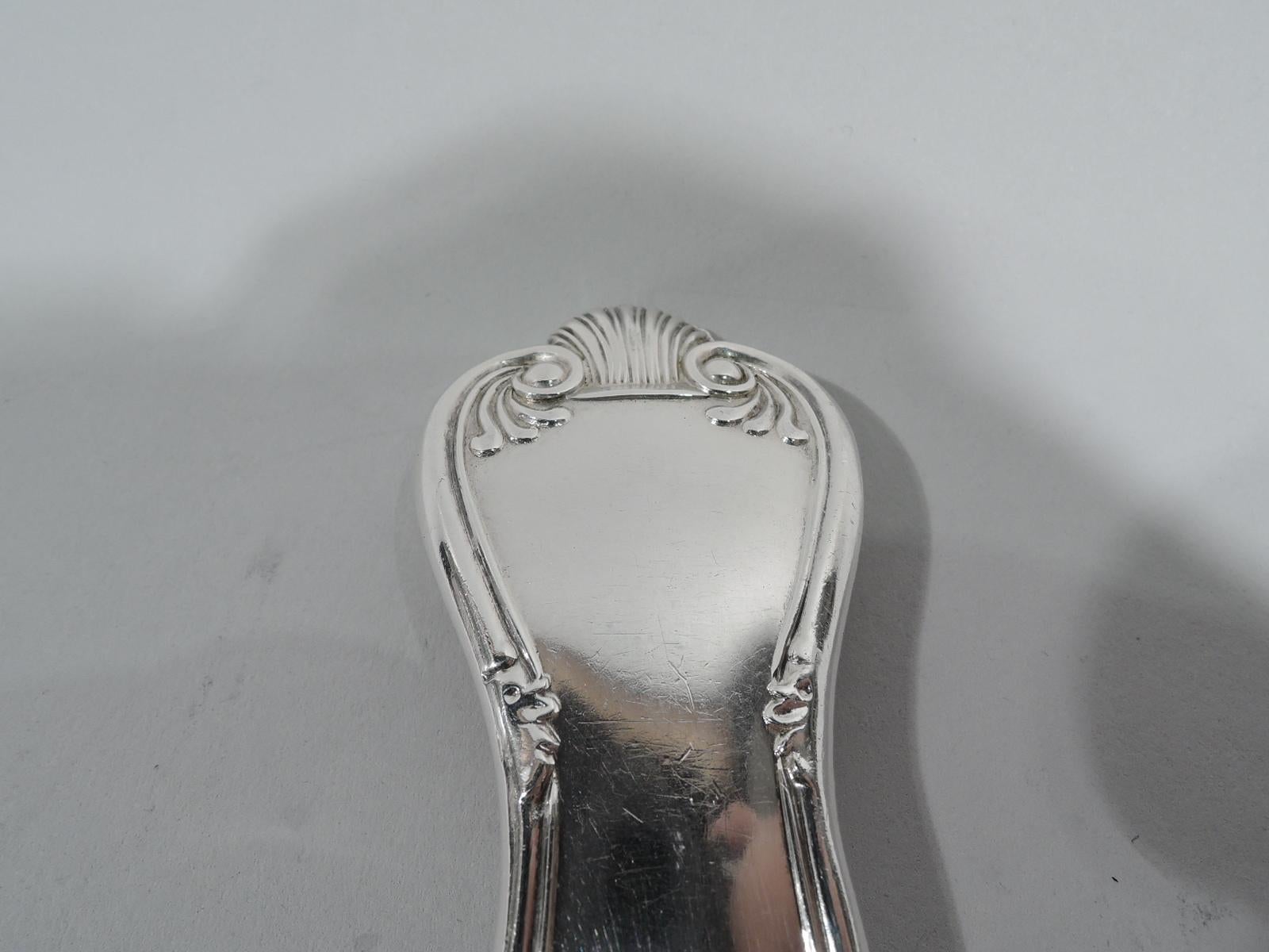 English Victorian Georgian Queen Sterling Silver Soup Ladle In Excellent Condition For Sale In New York, NY