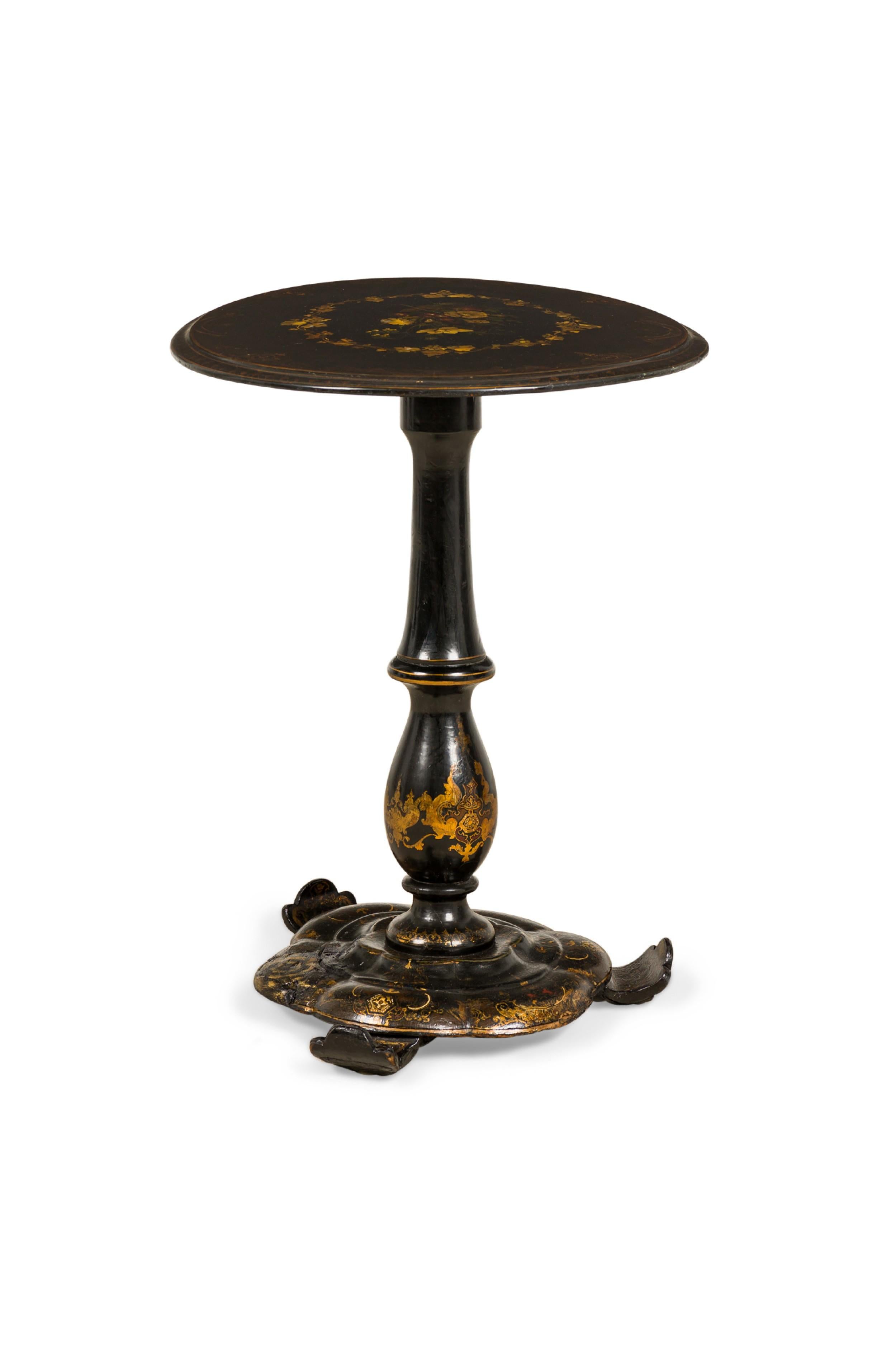 Victorien Table d'appoint victorienne anglaise dorée, peinte et laquée à plateau ovale en vente