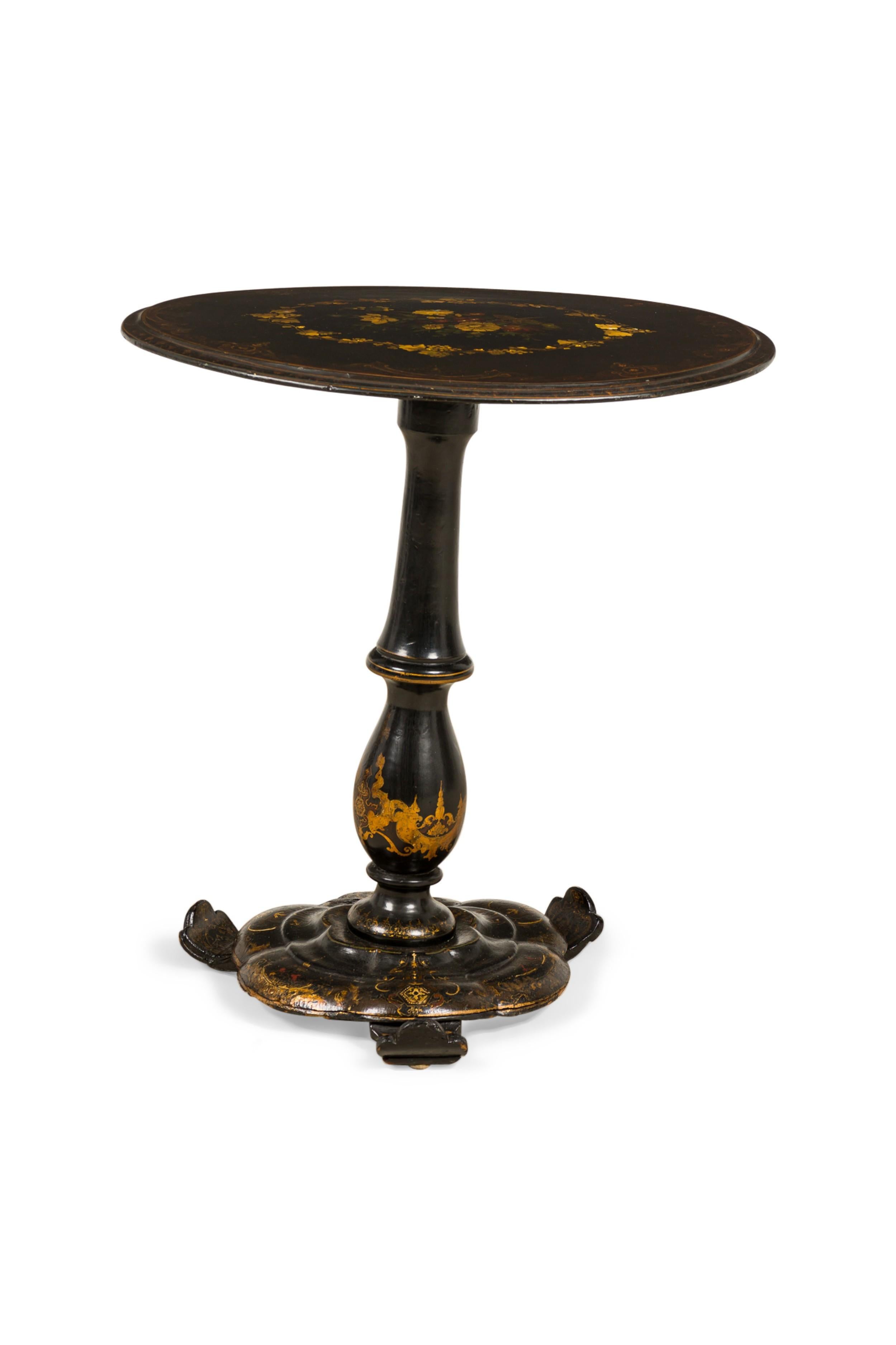 Britannique Table d'appoint victorienne anglaise dorée, peinte et laquée à plateau ovale en vente
