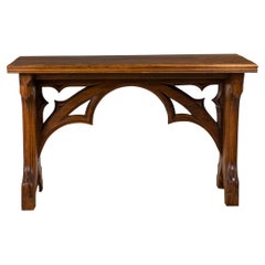 Tavolo inglese vittoriano gotico revival intagliato di Oak