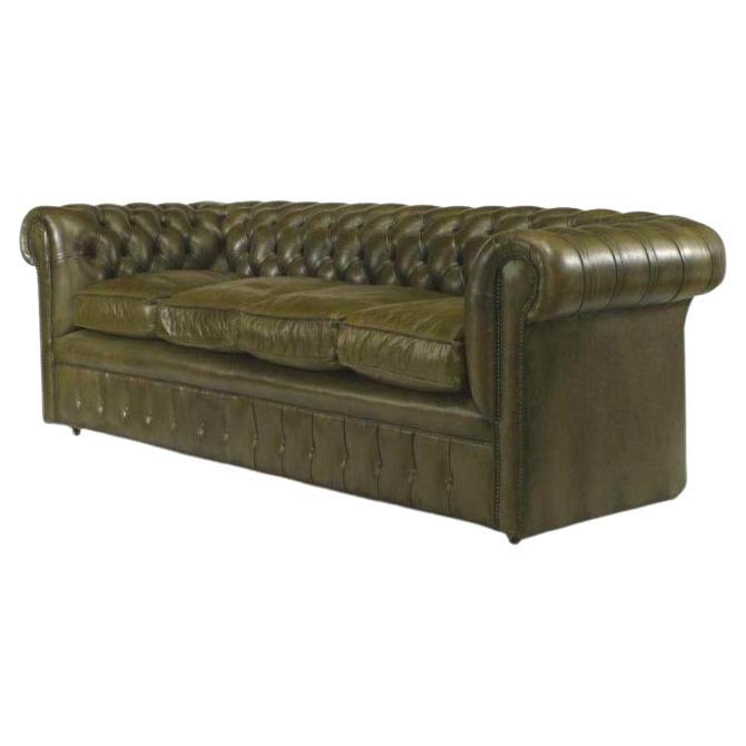 19th Century English Victorian Chesterfield Sofa in Dark Green Leather For Sale