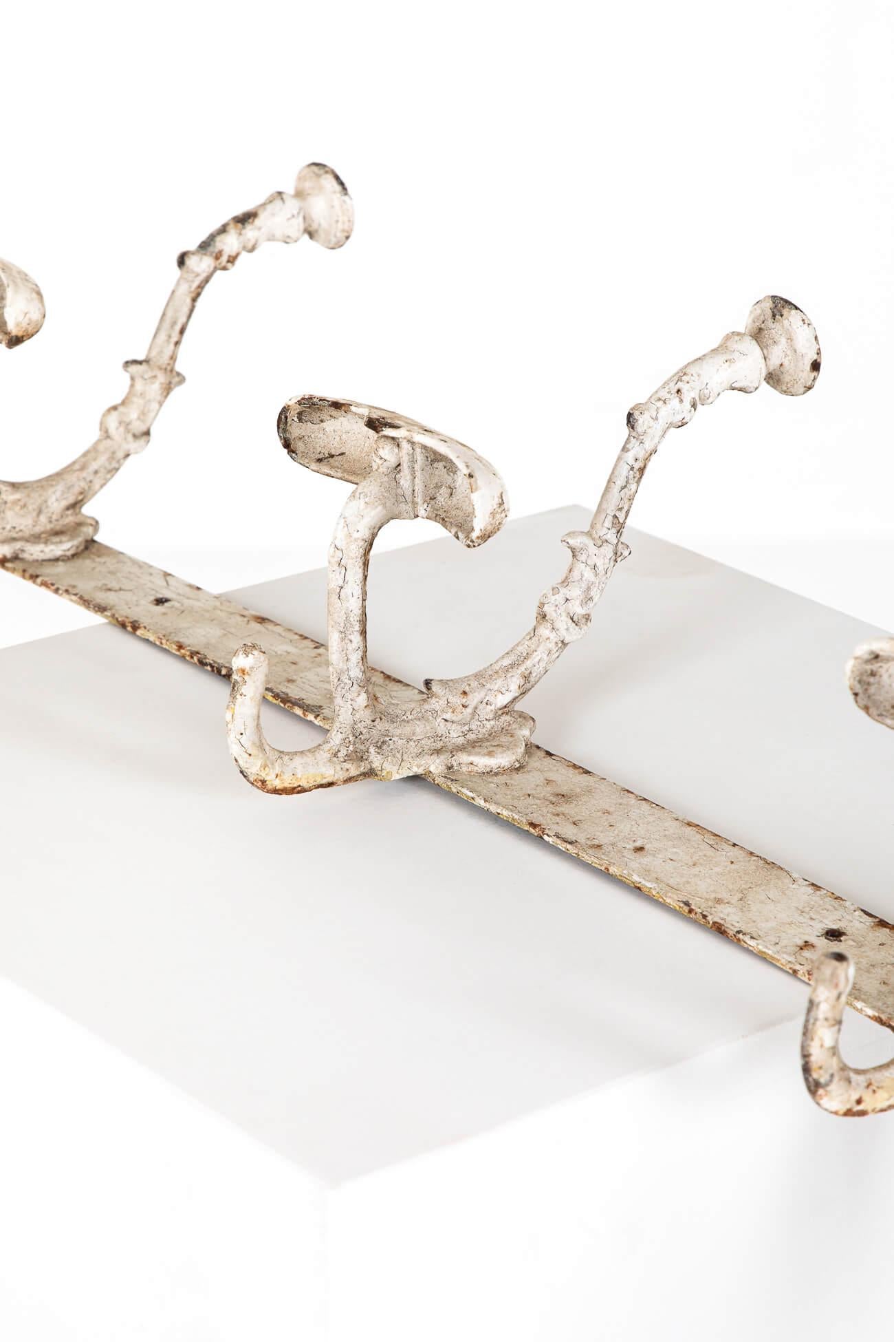 English Victorian Iron Coat Hooks en vente 2