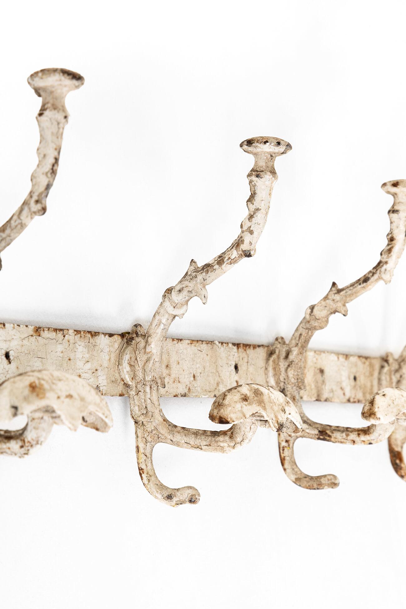 Britannique English Victorian Iron Coat Hooks en vente