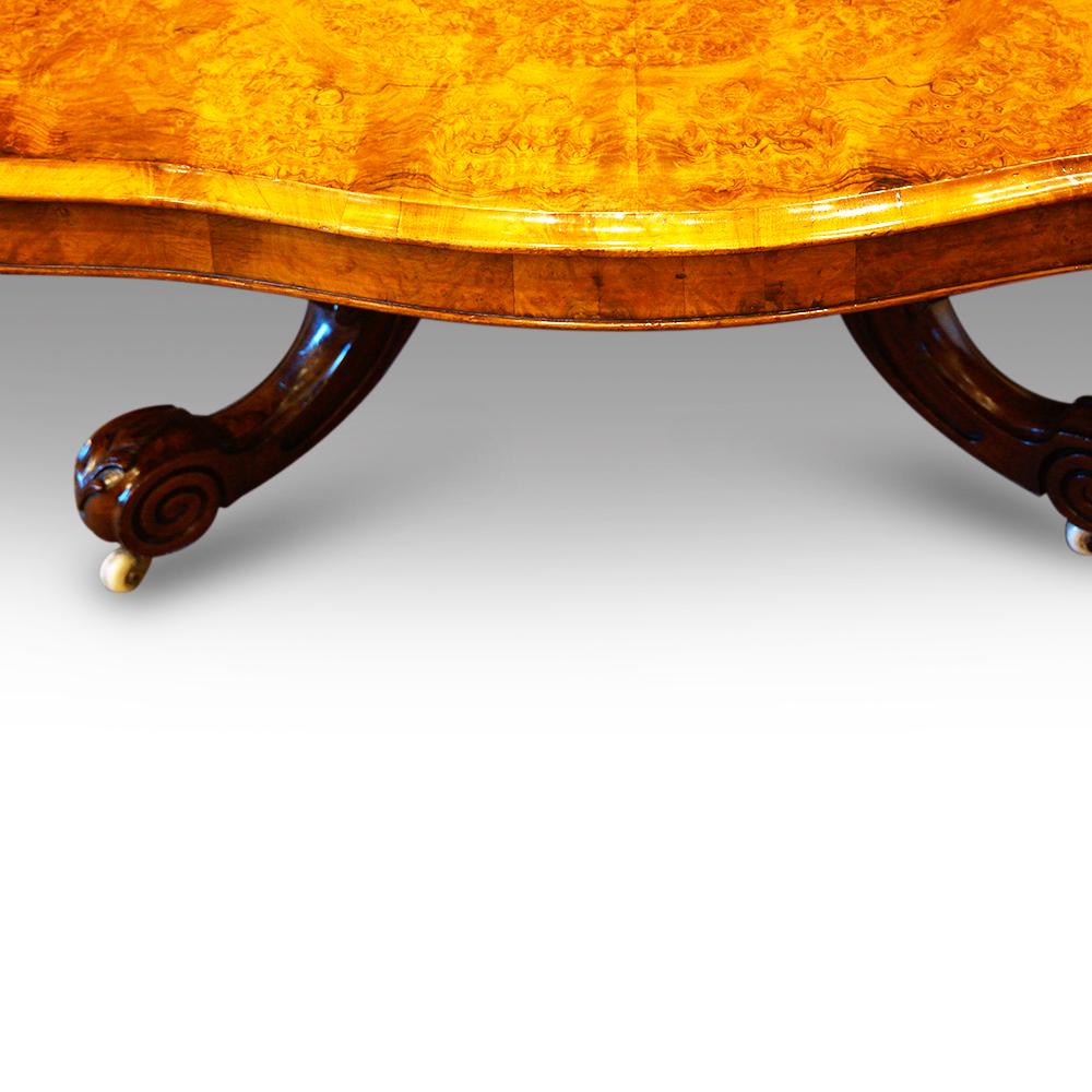 English Victorian Large Burl Walnut Coffee Table, circa 1860 1