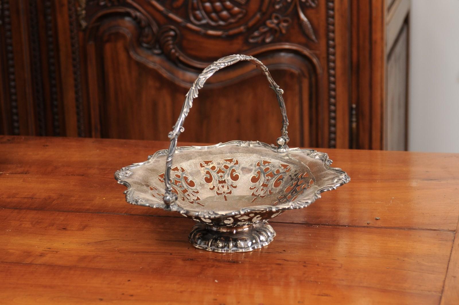 English Victorian Late 19th Century Melvin Pratt Silver Cake Basket with Handle For Sale 2