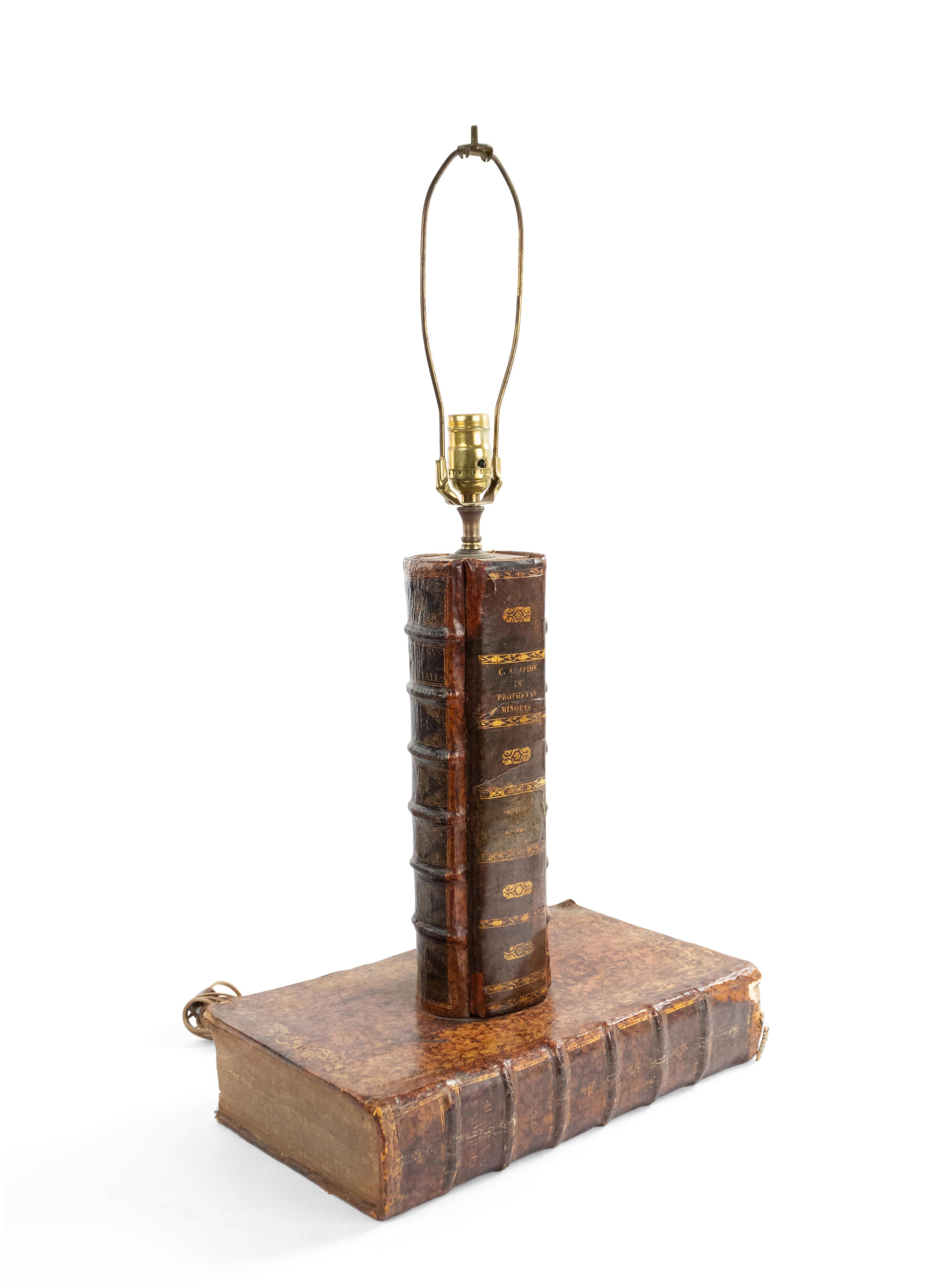 English Victorian Leather Book Table Lamp For Sale 2