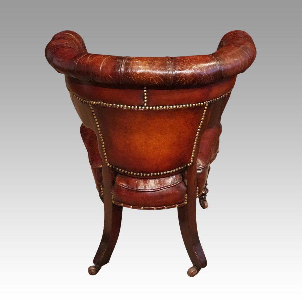 English Victorian Leather Button Back Cockfighting Chair, circa 1875 For Sale 1
