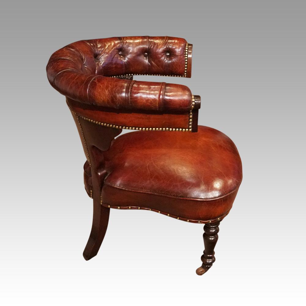 English Victorian Leather Button Back Cockfighting Chair, circa 1875 For Sale 2