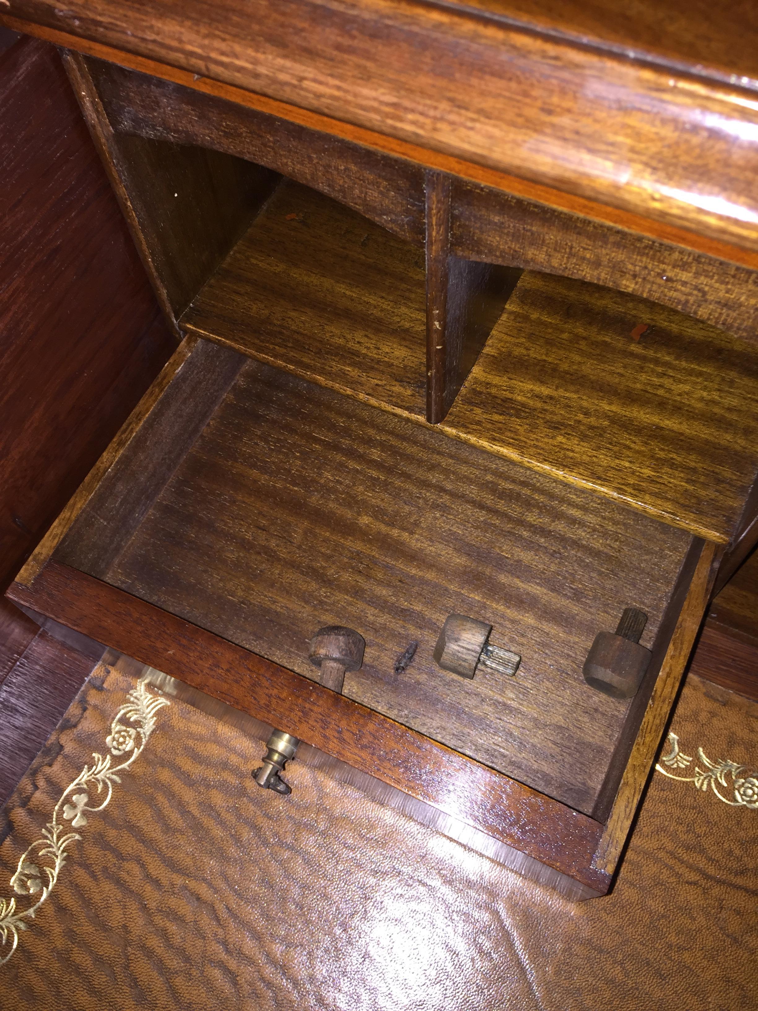Englischer viktorianischer Sekretär-Bücherregalschrank mit Breakfront-Schrank aus dem späten 19. Jahrhundert im Angebot 2