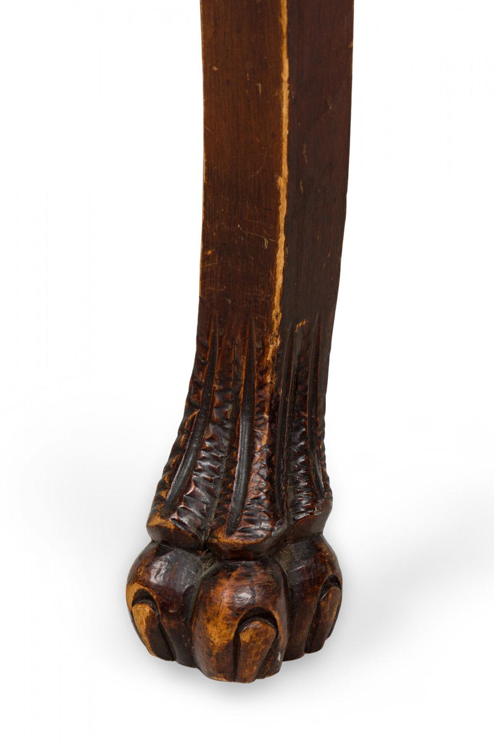 Poltrona vittoriana inglese in mogano con piede ad artiglio e schienale in vinile blu in vendita 3