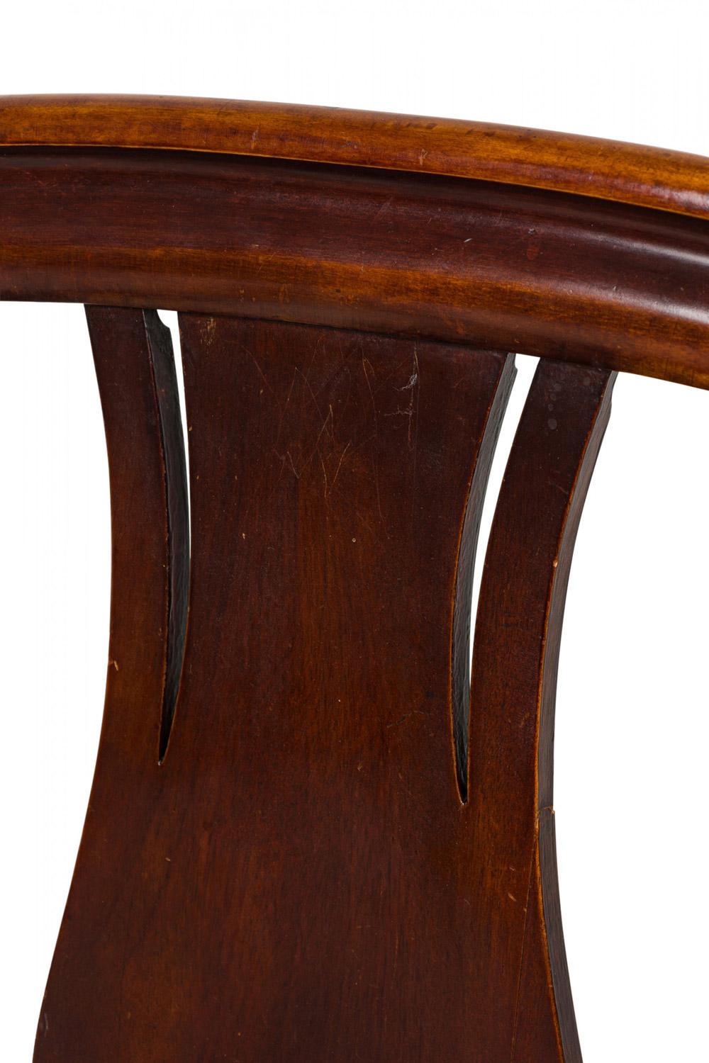 Ottone Poltrona vittoriana inglese in mogano con piede ad artiglio e schienale in vinile blu in vendita