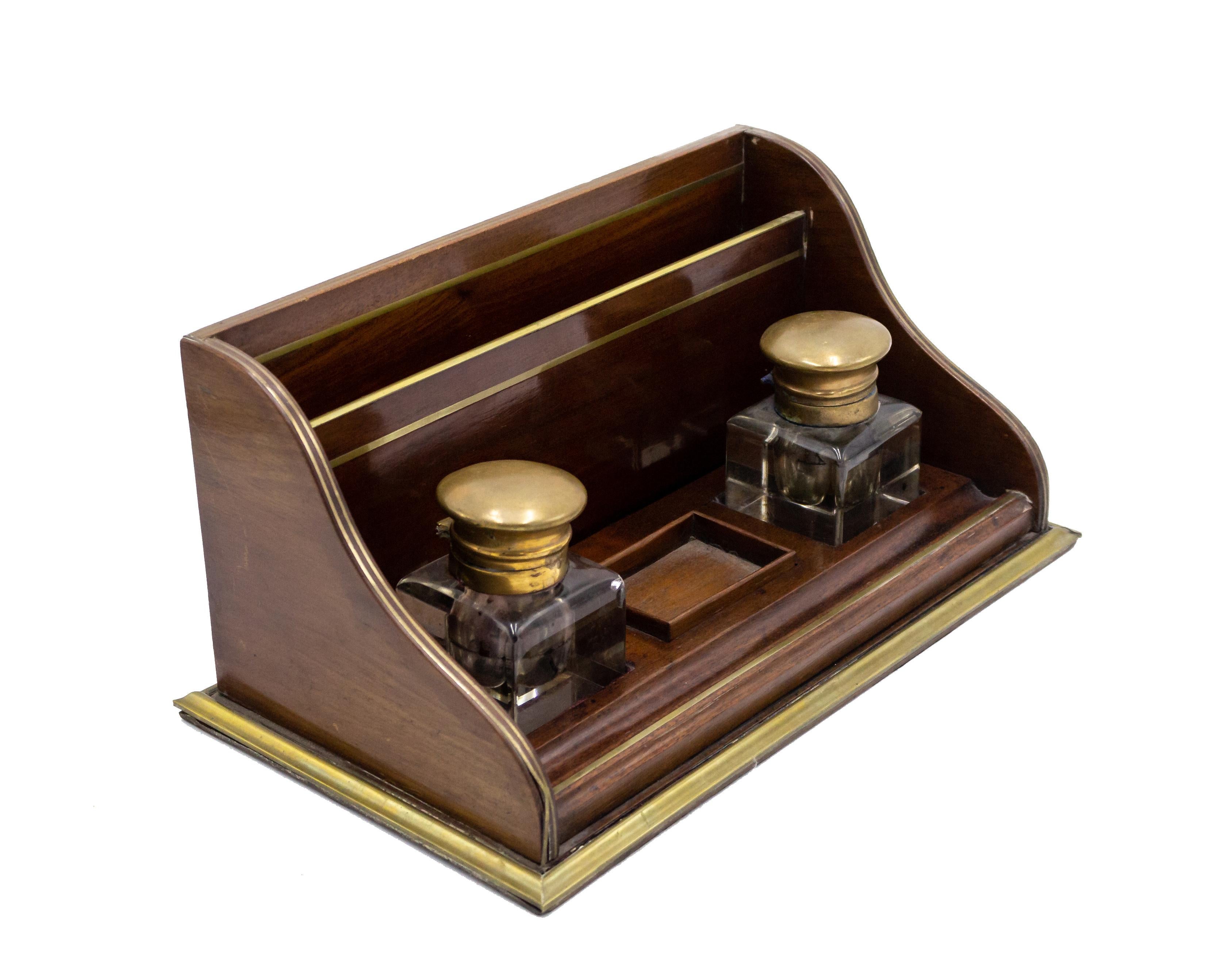 English Victorian Mahogany Double Inkwell In Good Condition For Sale In New York, NY