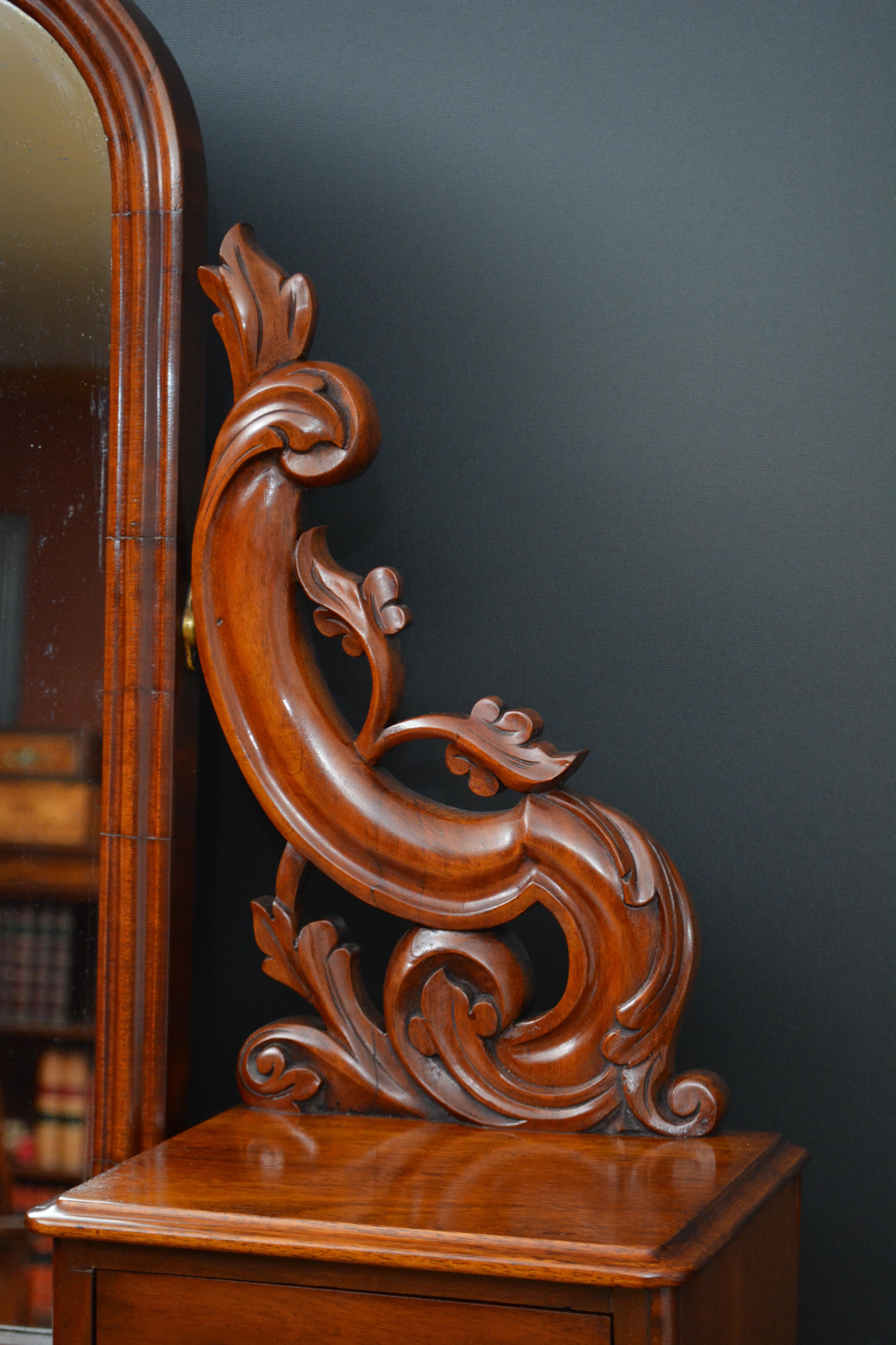 English Victorian Mahogany Dressing Table For Sale 6