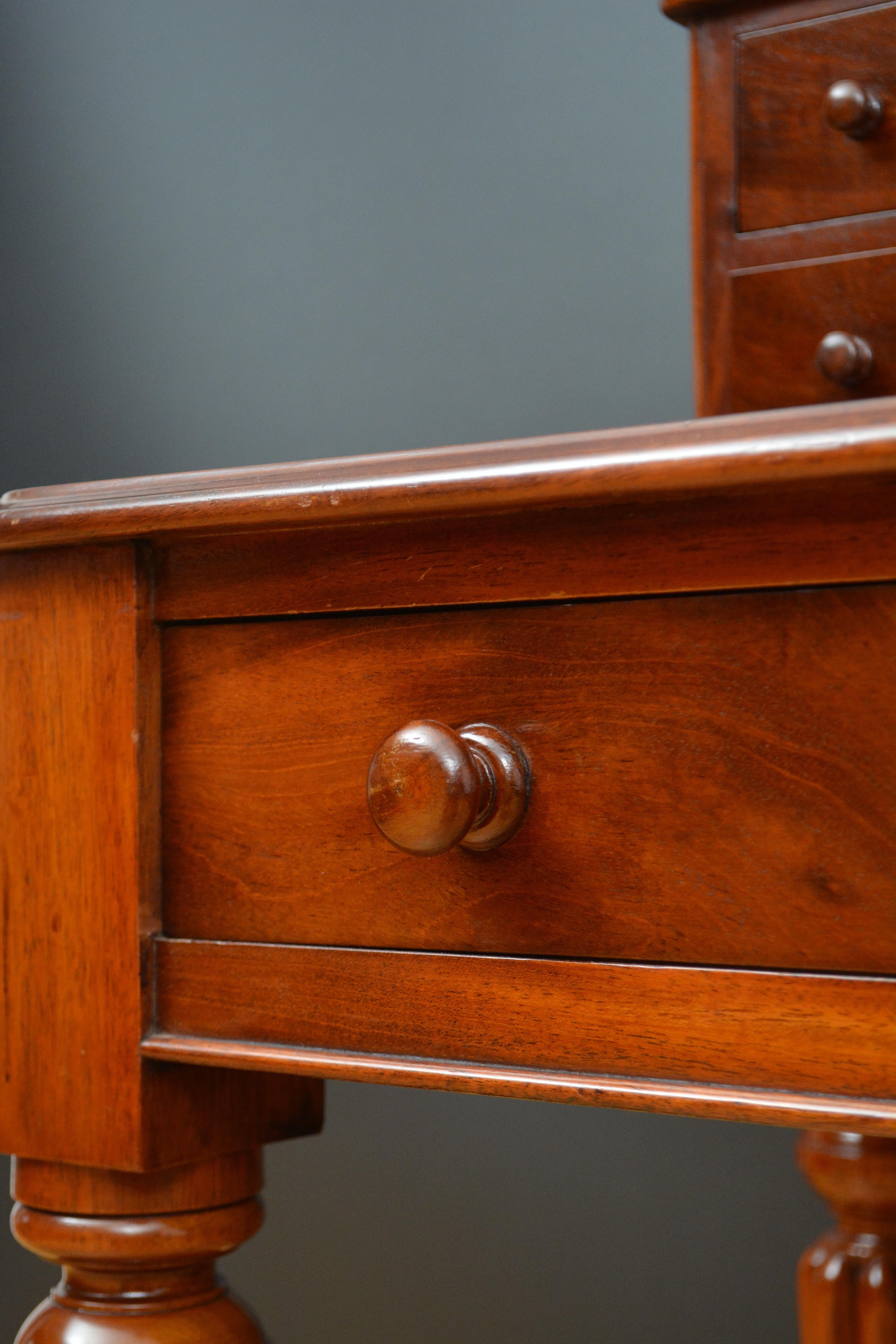 English Victorian Mahogany Dressing Table For Sale 10