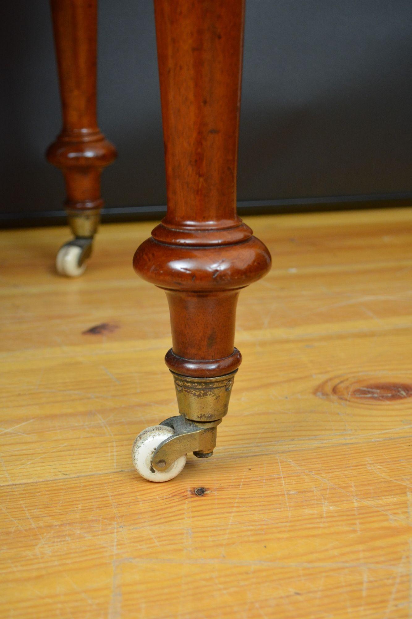 Table de coiffeuse victorienne anglaise en acajou en vente 11