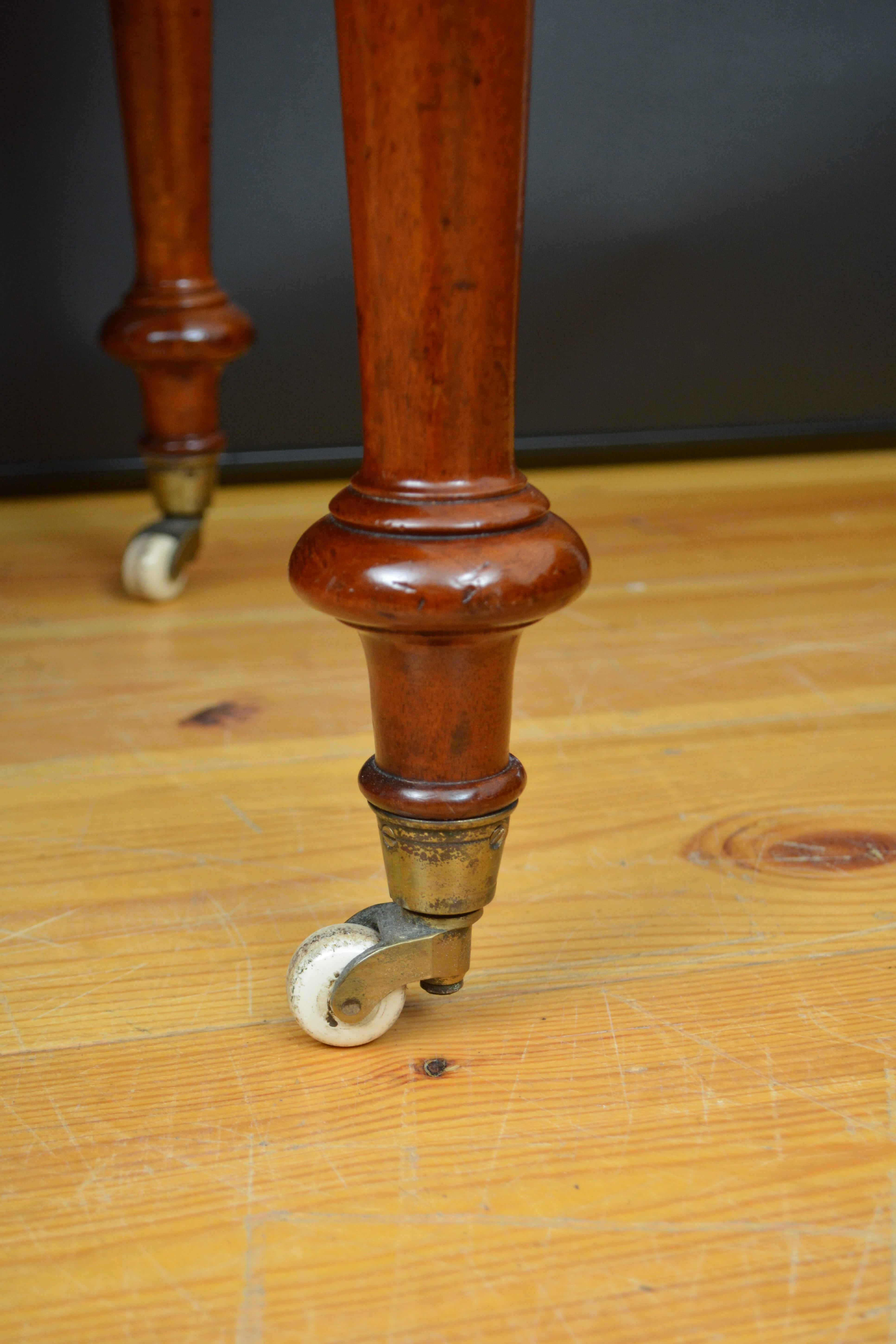 English Victorian Mahogany Dressing Table For Sale 15