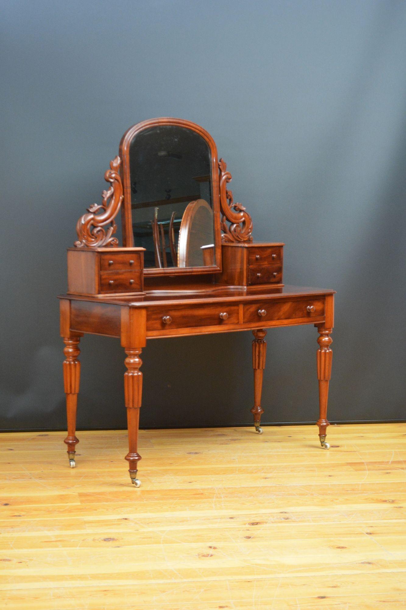 Anglais Table de coiffeuse victorienne anglaise en acajou en vente