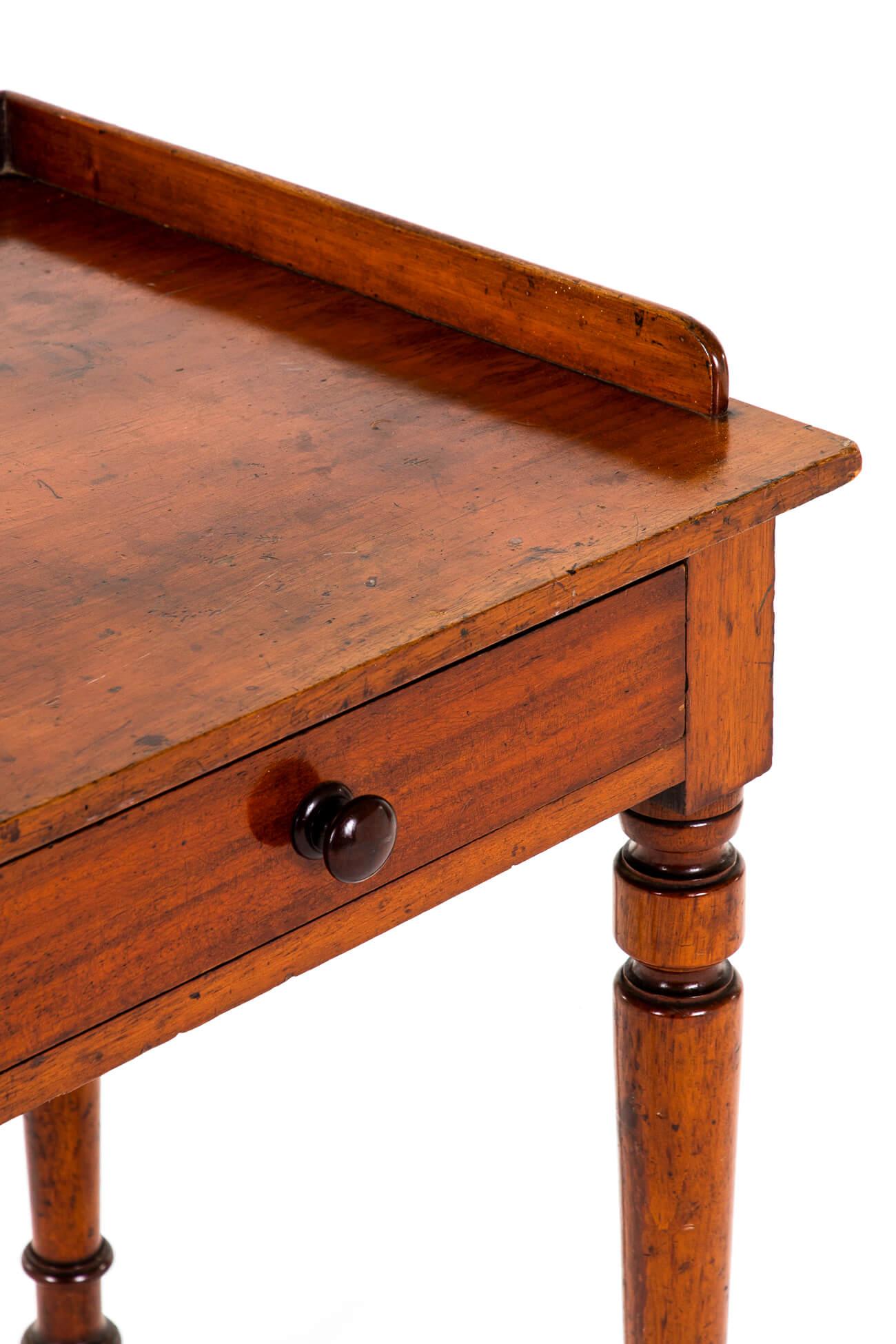 Table d'entrée victorienne anglaise en acajou en vente 2