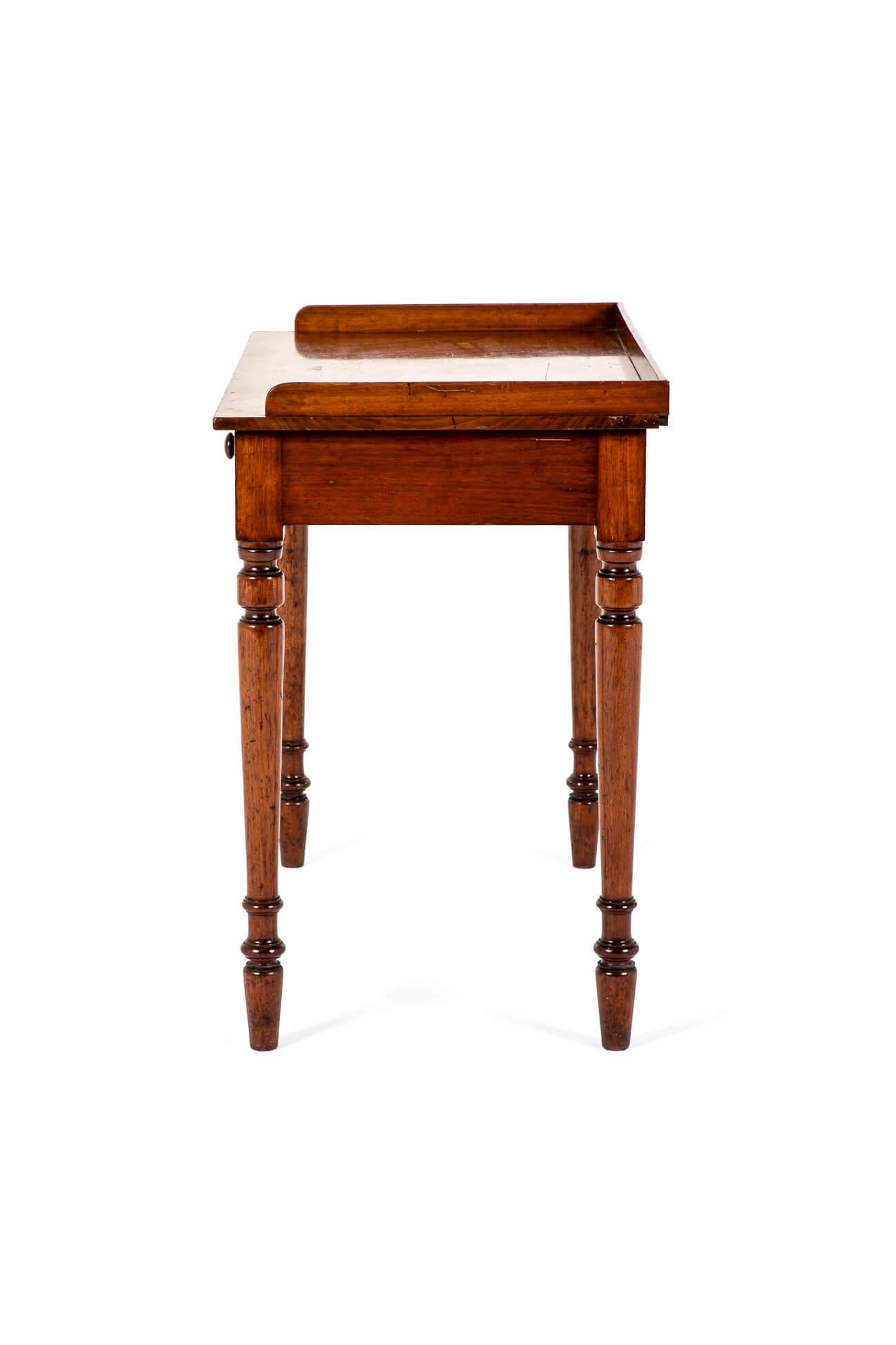 Table d'entrée victorienne anglaise en acajou Bon état - En vente à Faversham, GB