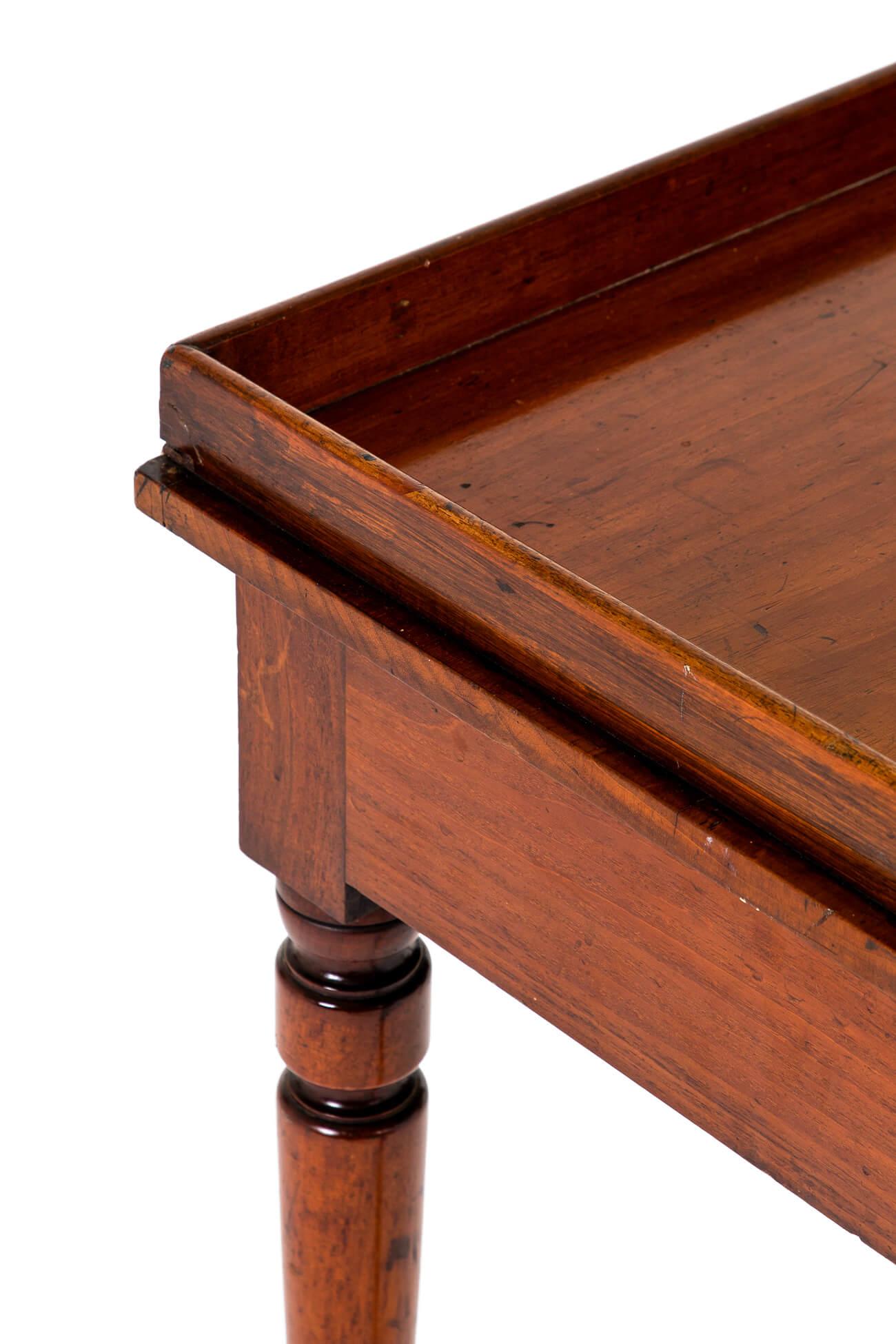 Acajou Table d'entrée victorienne anglaise en acajou en vente