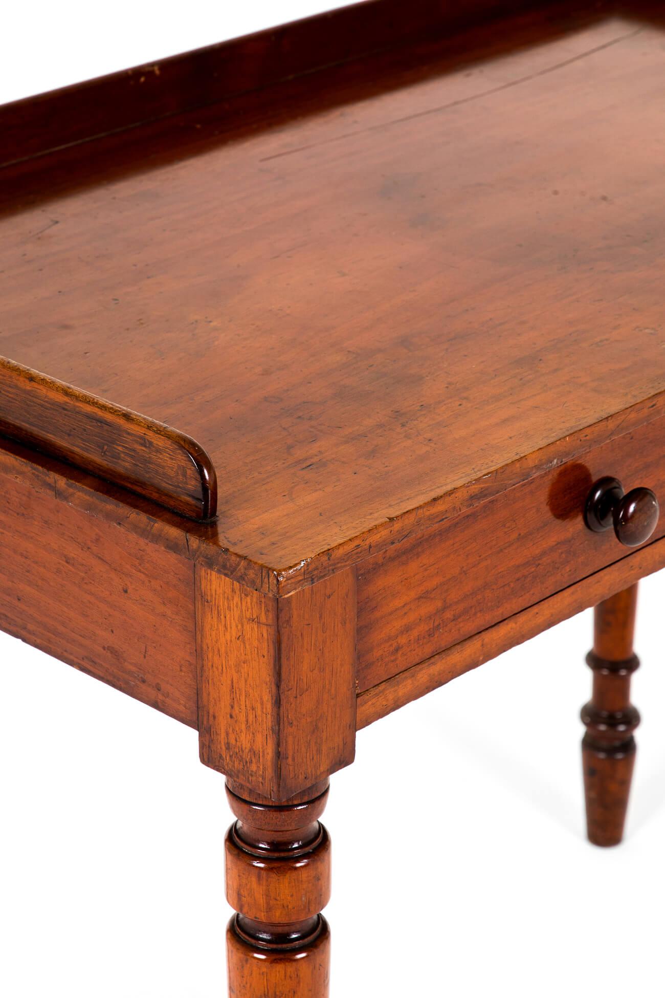 Table d'entrée victorienne anglaise en acajou en vente 1