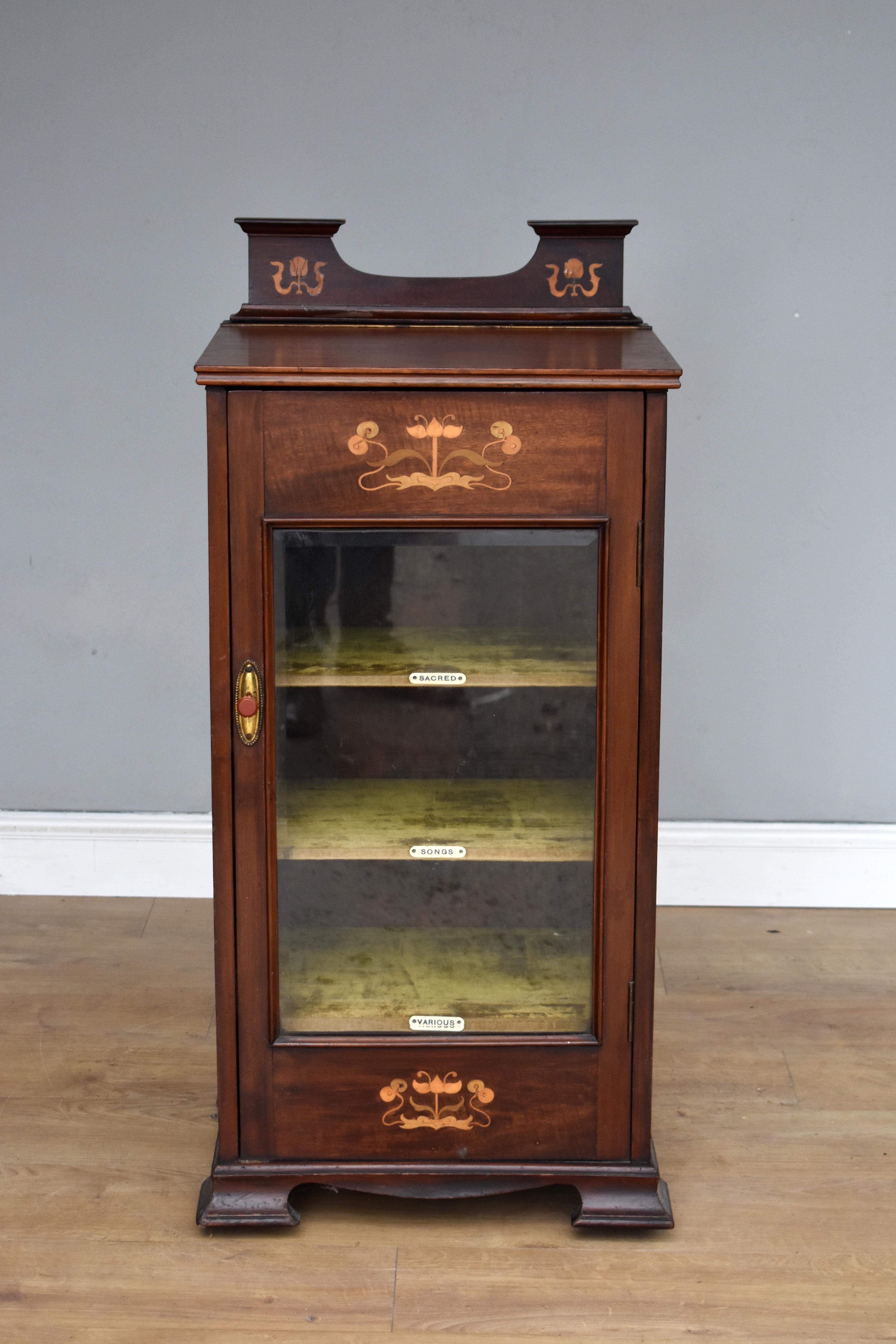 English Victorian Mahogany Inlaid Art Nouveau Music Cabinet In Good Condition For Sale In Chelmsford, Essex