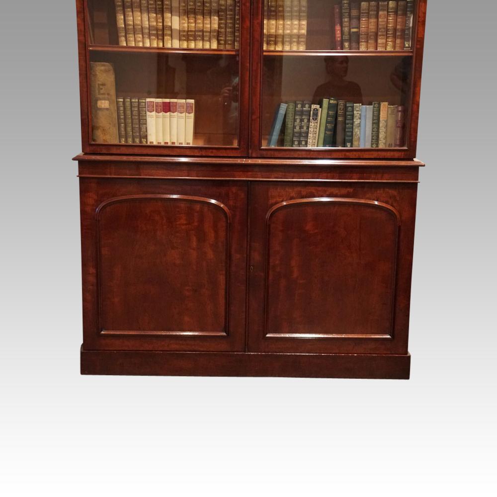 English Victorian mahogany library bookcase, circa 1860 In Good Condition For Sale In Salisbury, Wiltshire
