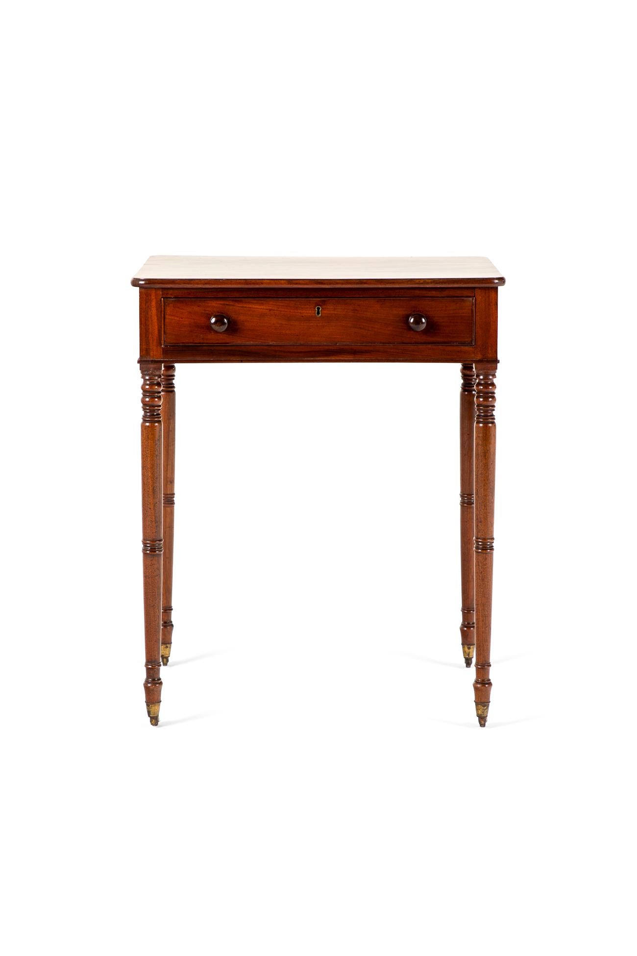 Mesa auxiliar inglesa victoriana de caoba Británico en venta