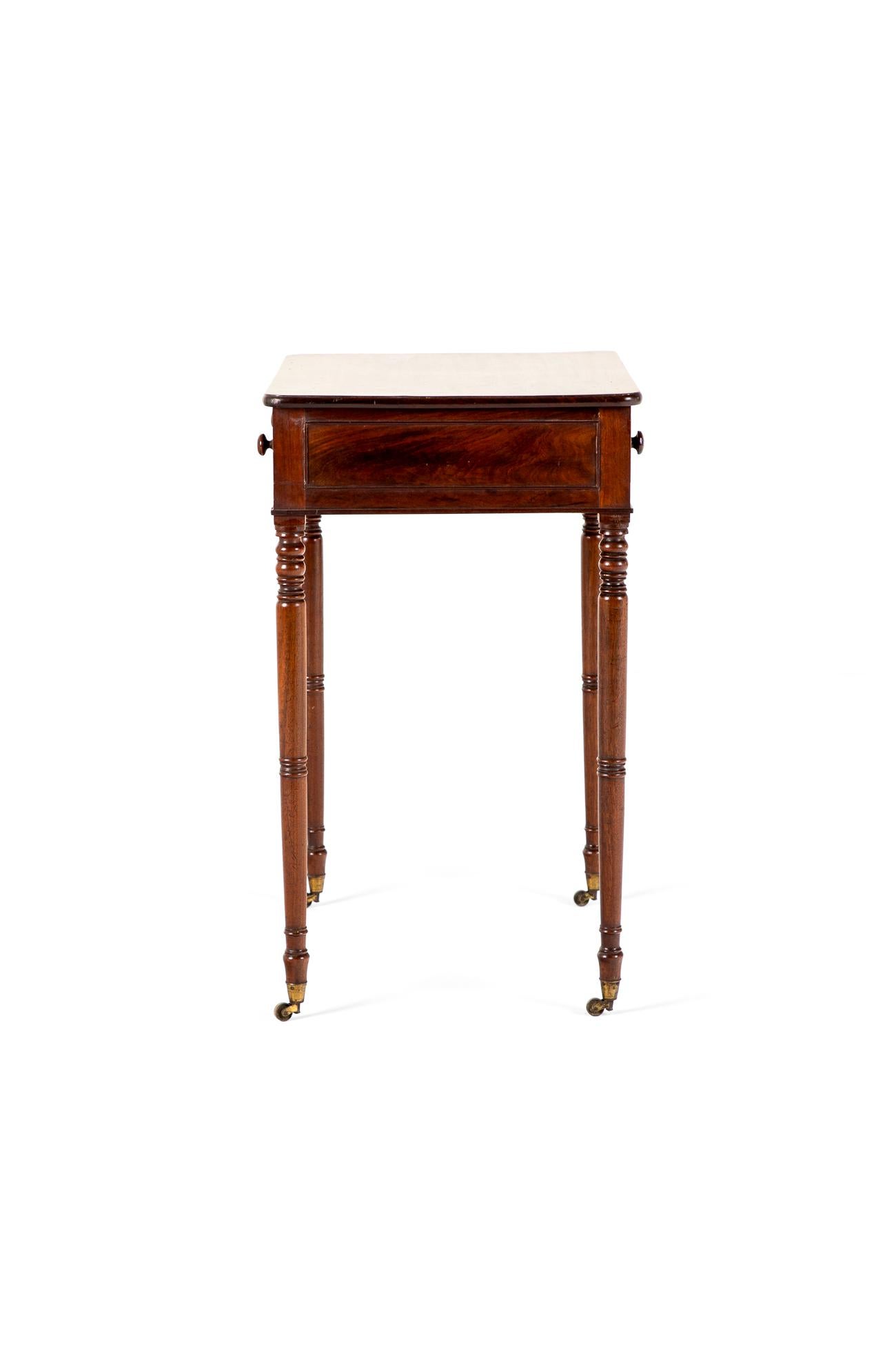 Mesa auxiliar inglesa victoriana de caoba en Bueno estado para la venta en Faversham, GB