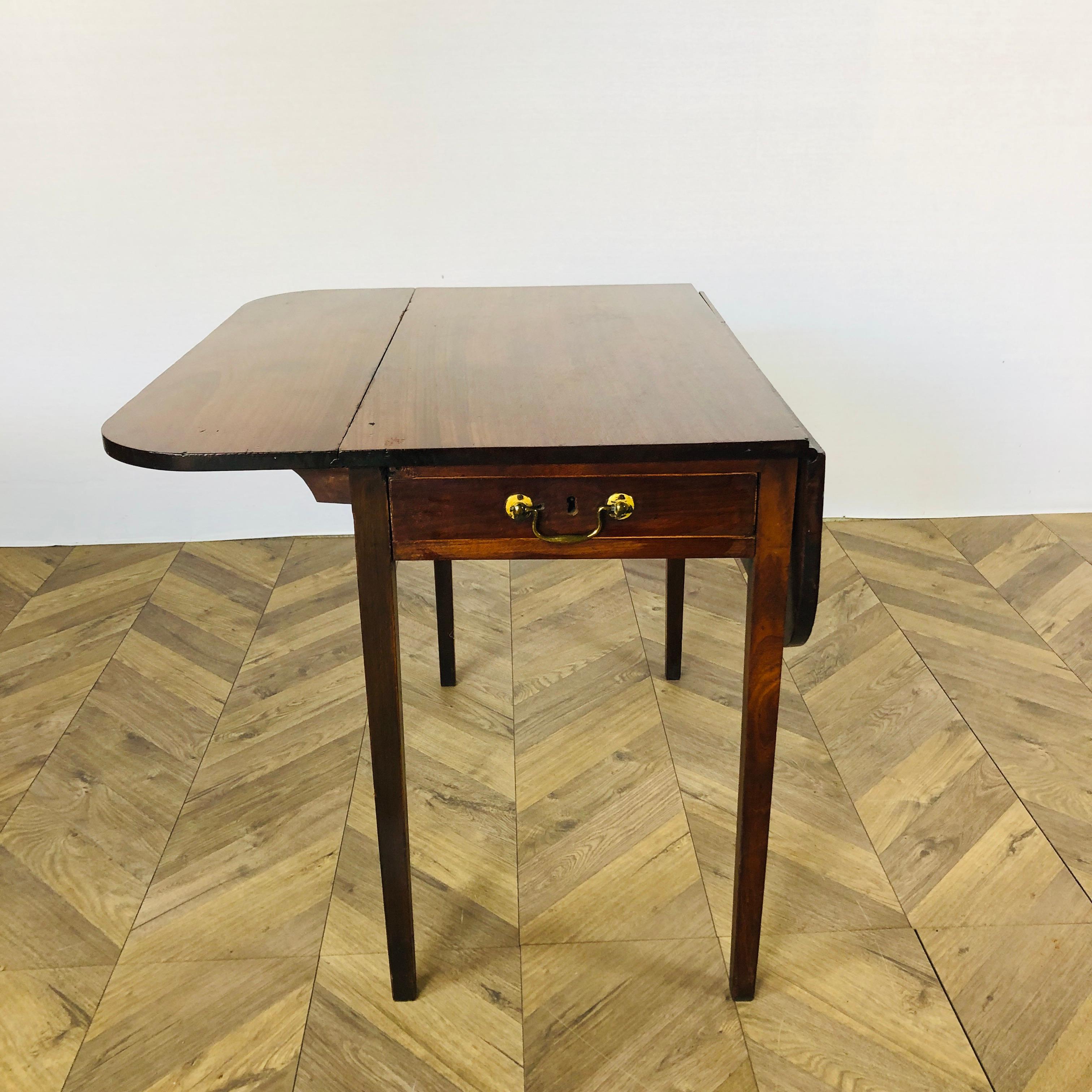 British English Victorian Mahogany Pembroke Table For Sale