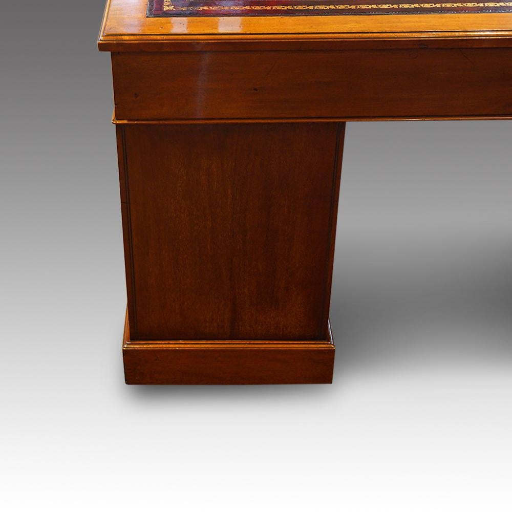 English Victorian Mahogany Presidents Pedestal Desk, circa 1875 5