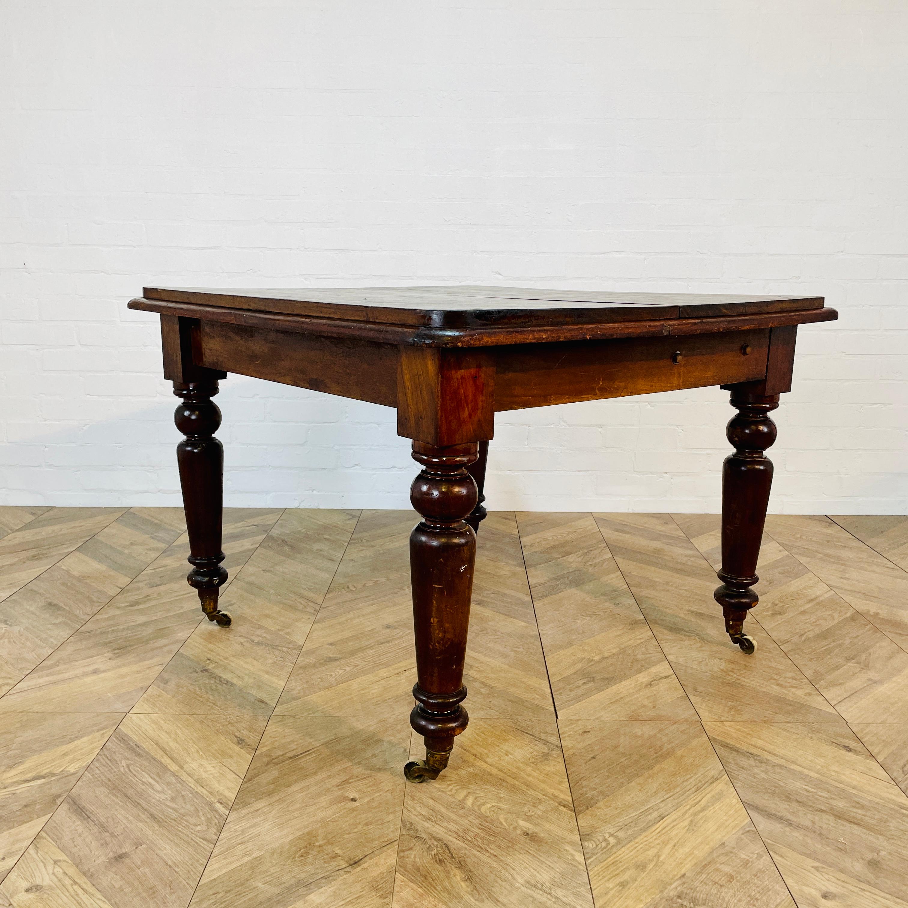 English Victorian Mahogany Square Dining Table on Brass Castors For Sale 4