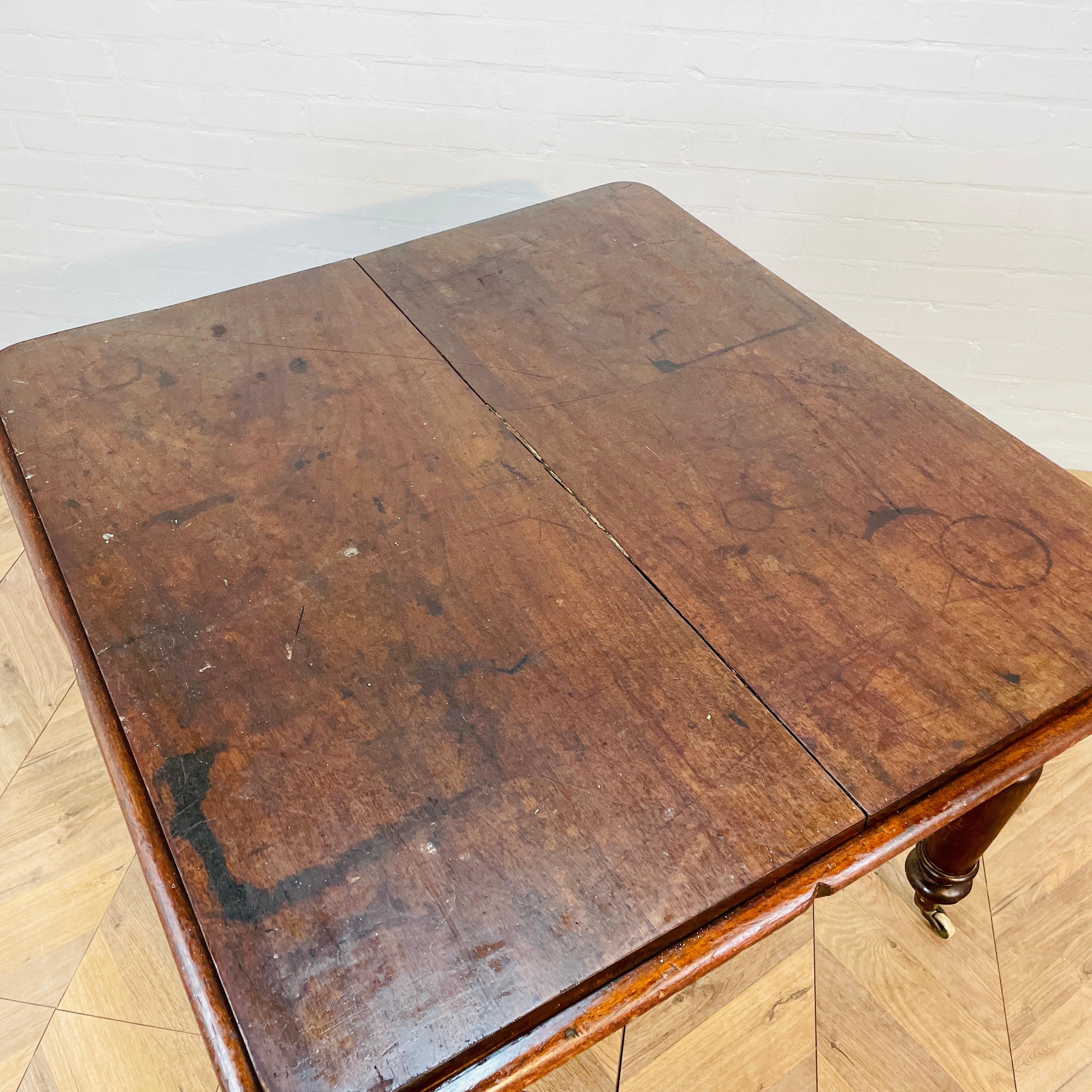 English Victorian Mahogany Square Dining Table on Brass Castors For Sale 3
