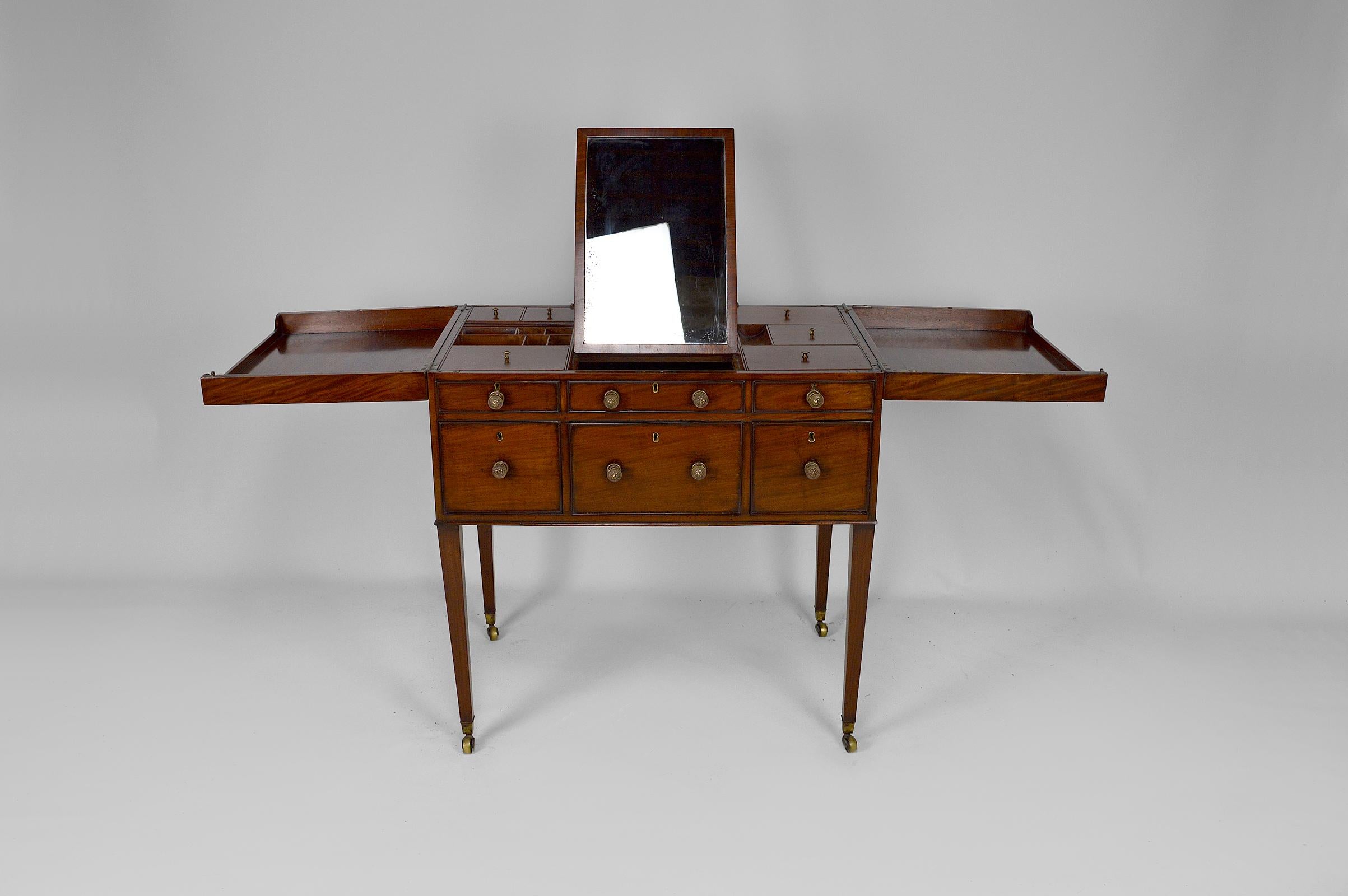 British English Victorian Mahogany Vanity / Coiffeuse Dressing Table, 19th Century