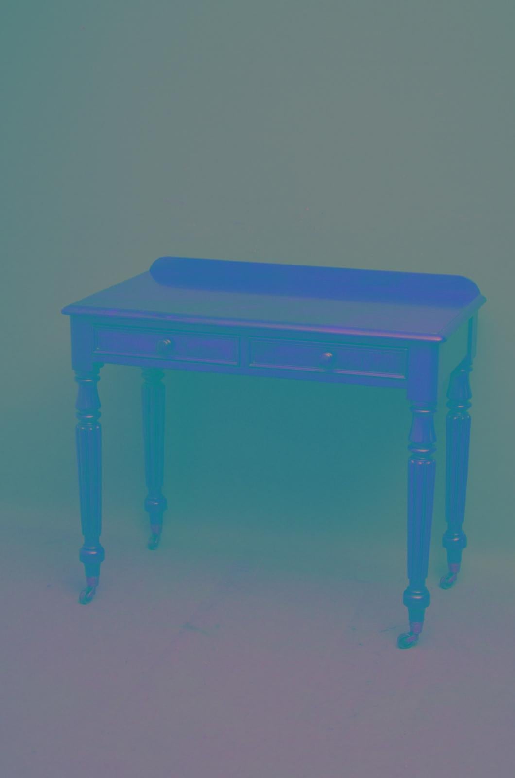 English Victorian Mahogany Writing Table Dressing Table (Viktorianisch) im Angebot