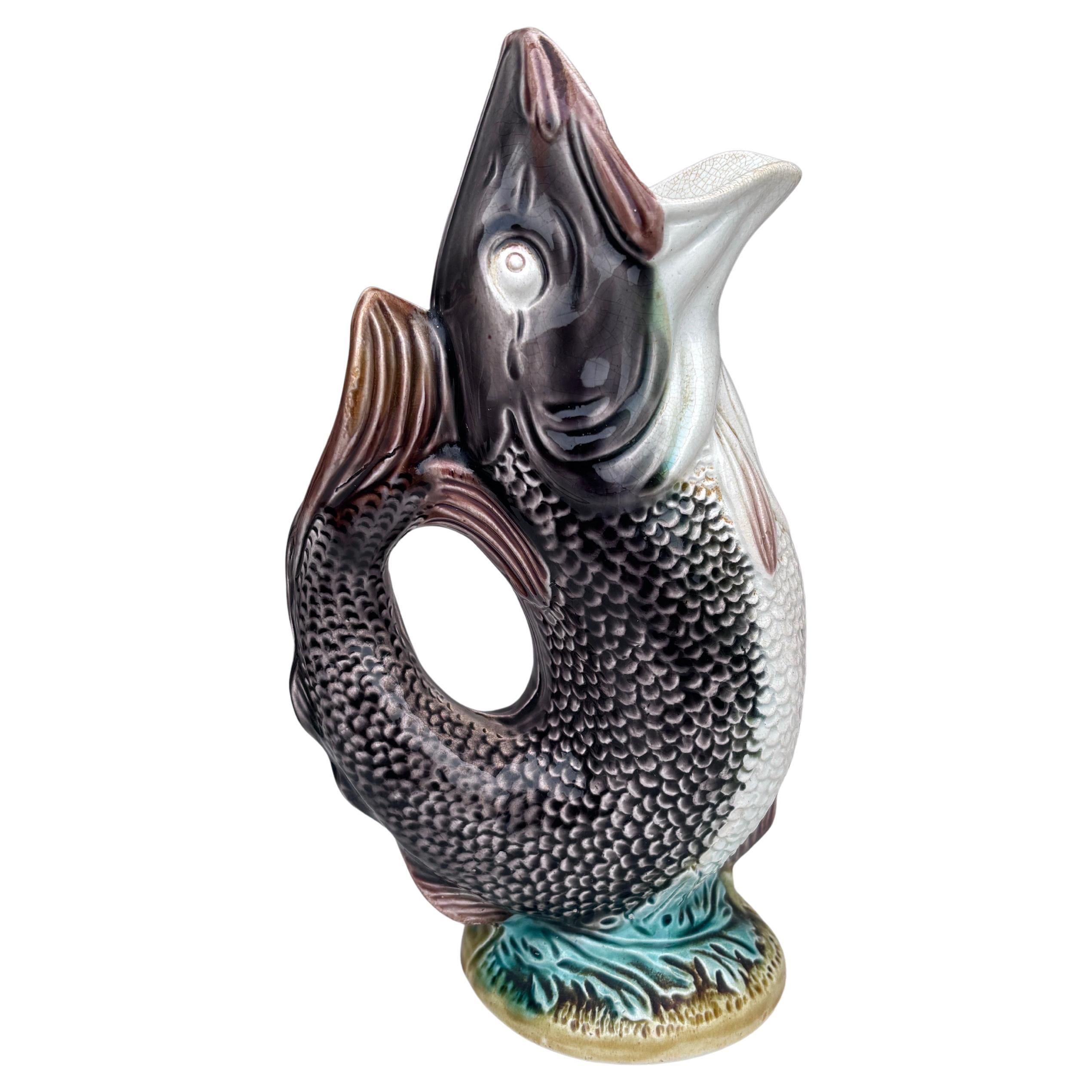 Brocca a forma di pesce in maiolica vittoriana inglese, circa 1880